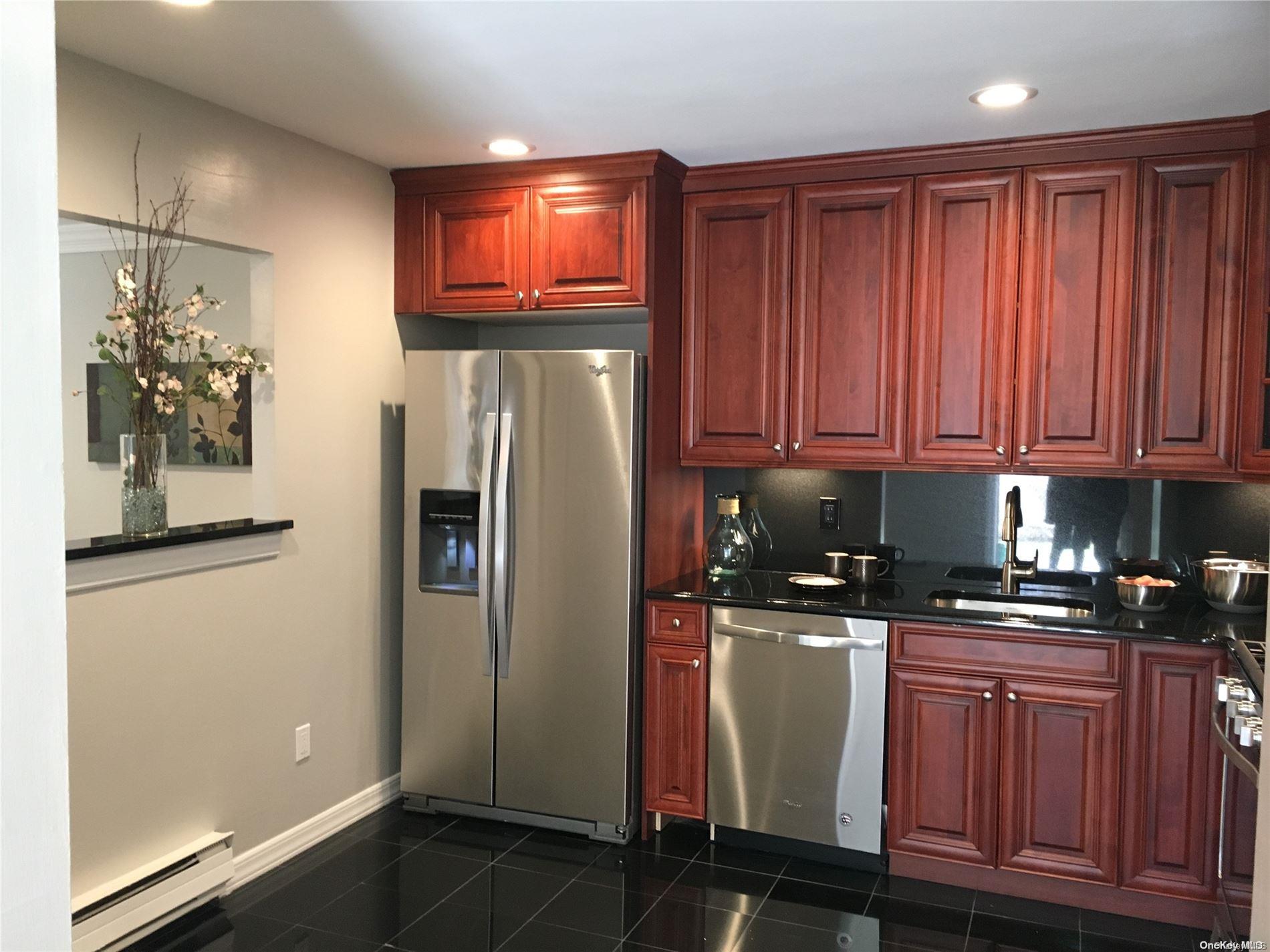 #4 photo, 1 Brookwood Drive, サフォーク郡 Coram , NY 11727