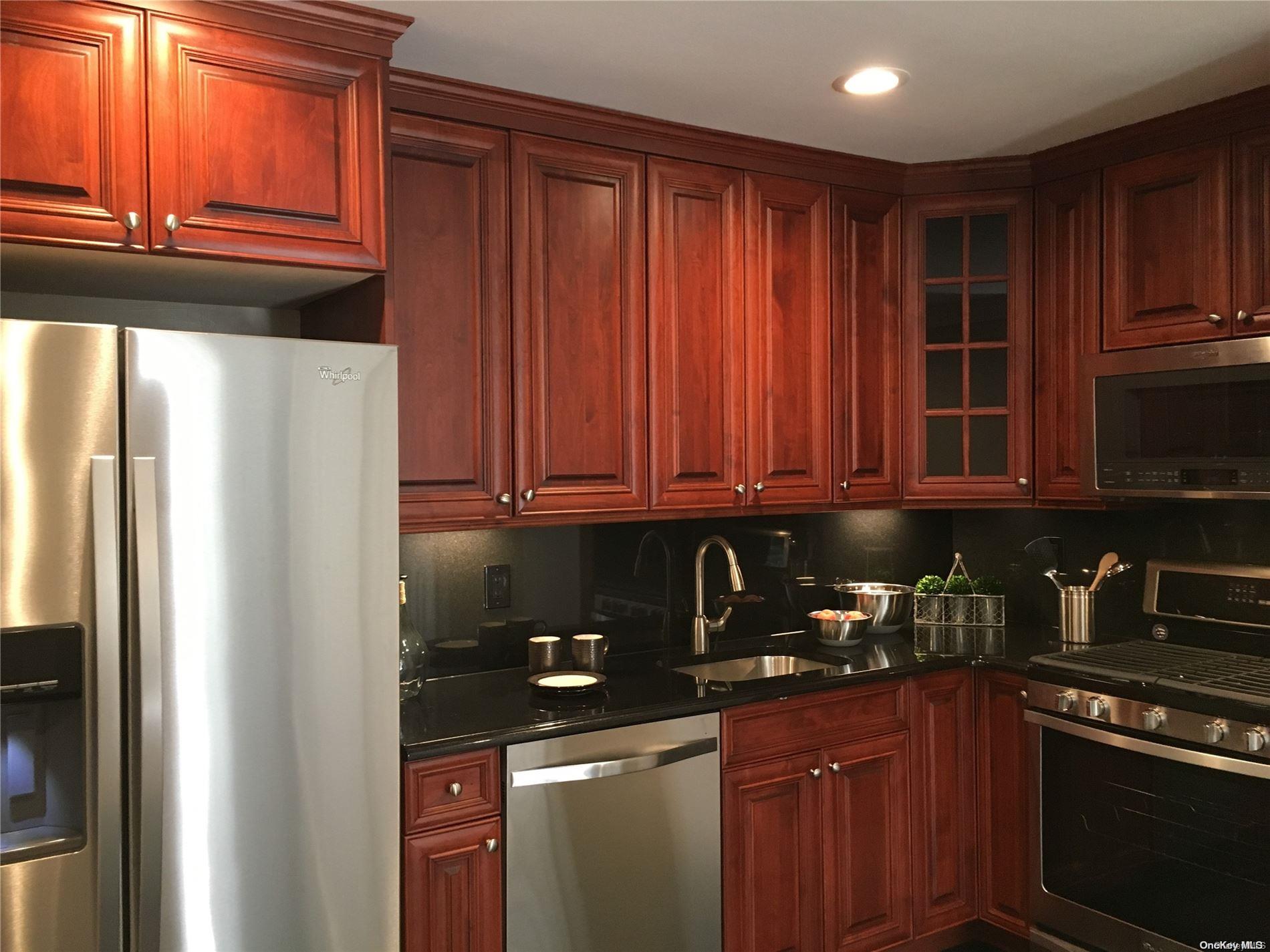 #5 photo, 1 Brookwood Drive, サフォーク郡 Coram , NY 11727