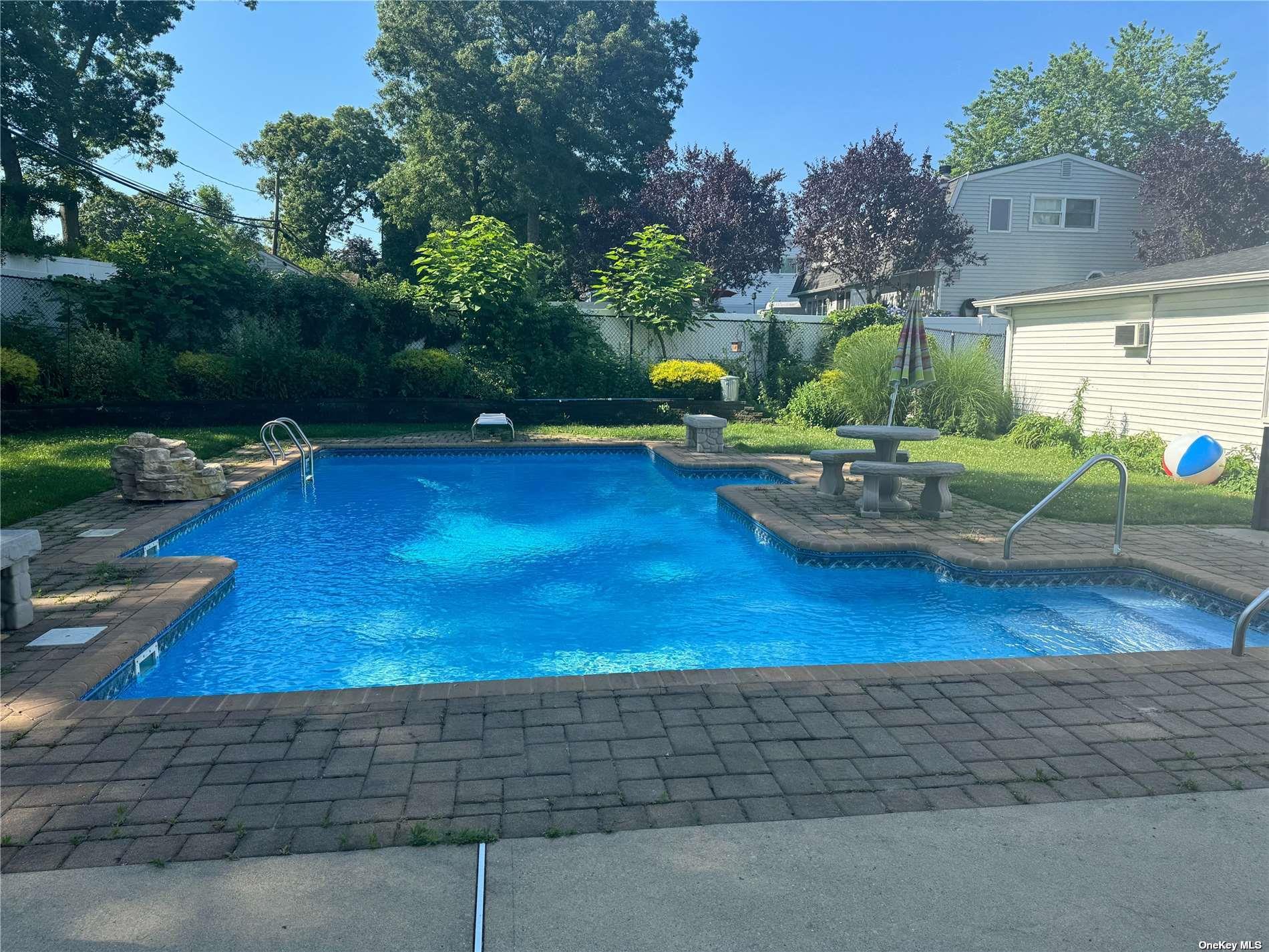 #3 photo, 47 College Hills Drive, サフォーク郡 Farmingville , NY 11738