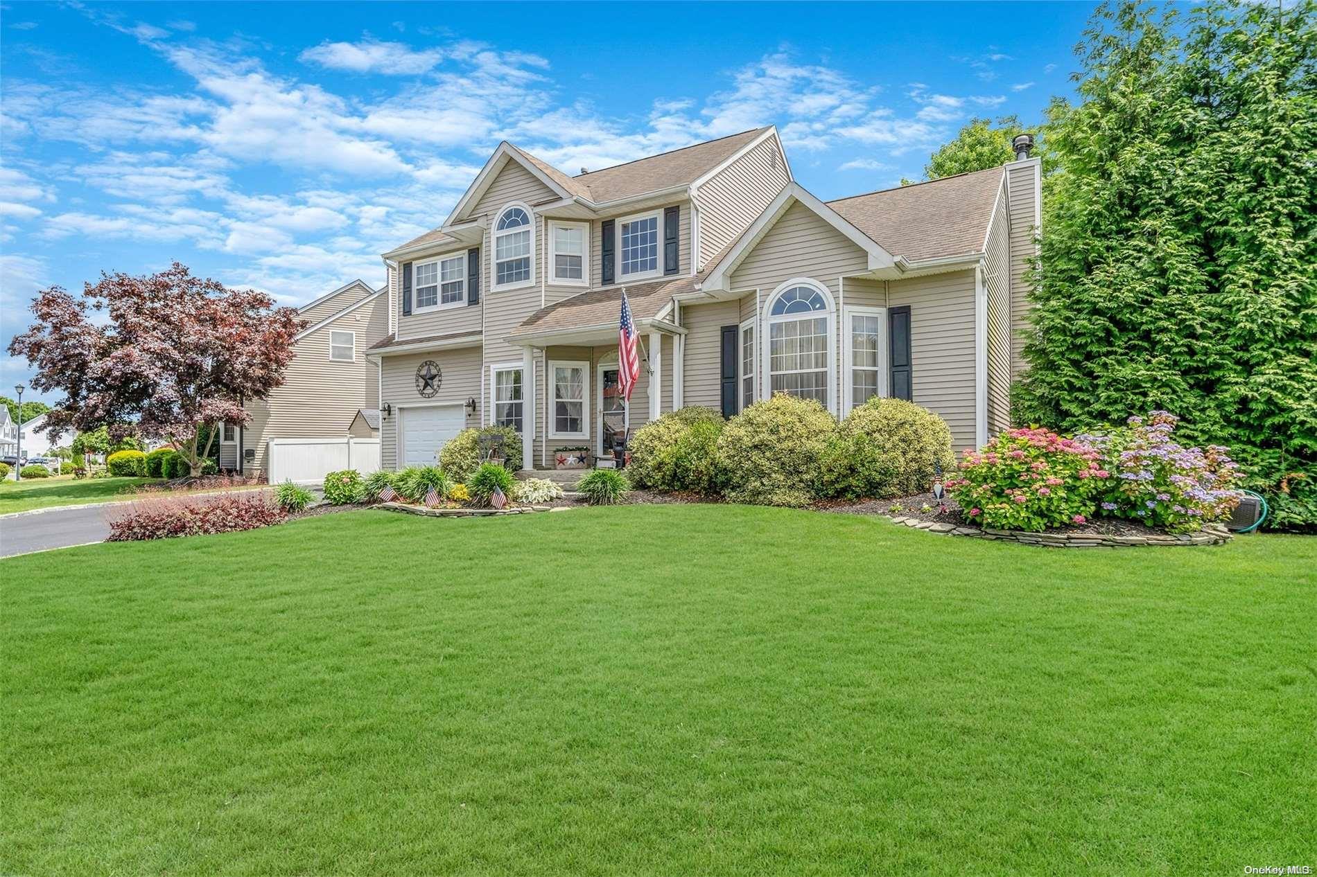 #1 photo, 31 Blueberry Ridge Drive, サフォーク郡 Holtsville , NY 11742