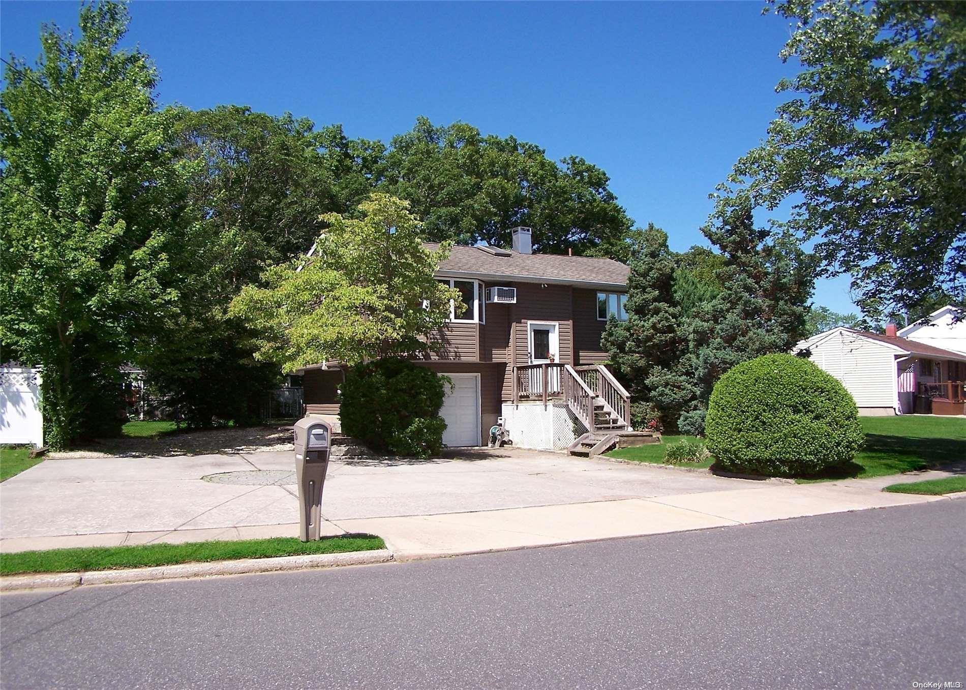 #1 photo, 15 Salem Lane, サフォーク郡 Selden , NY 11784