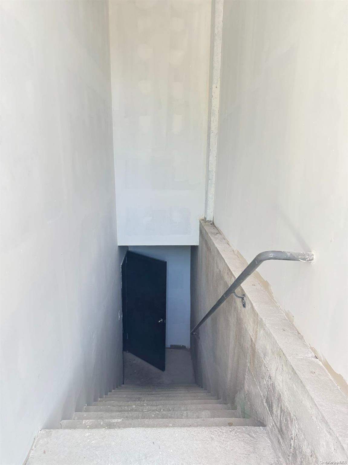 #4 photo, 64-16 Wetherole Street, クイーンズ区 Rego Park , NY 11374