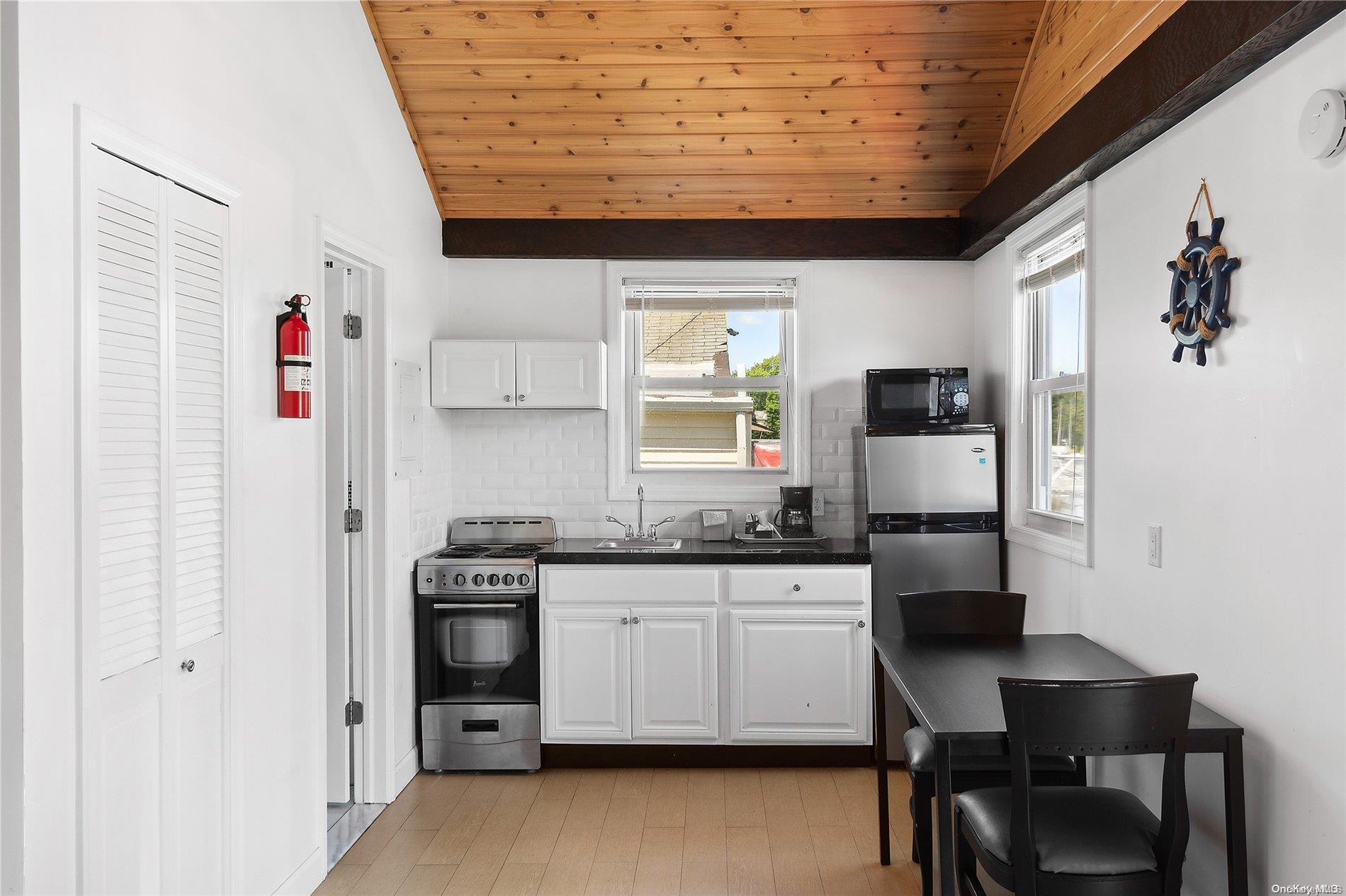 #11 photo, 72 Foster Avenue, サフォーク郡 Hampton Bays , NY 11946