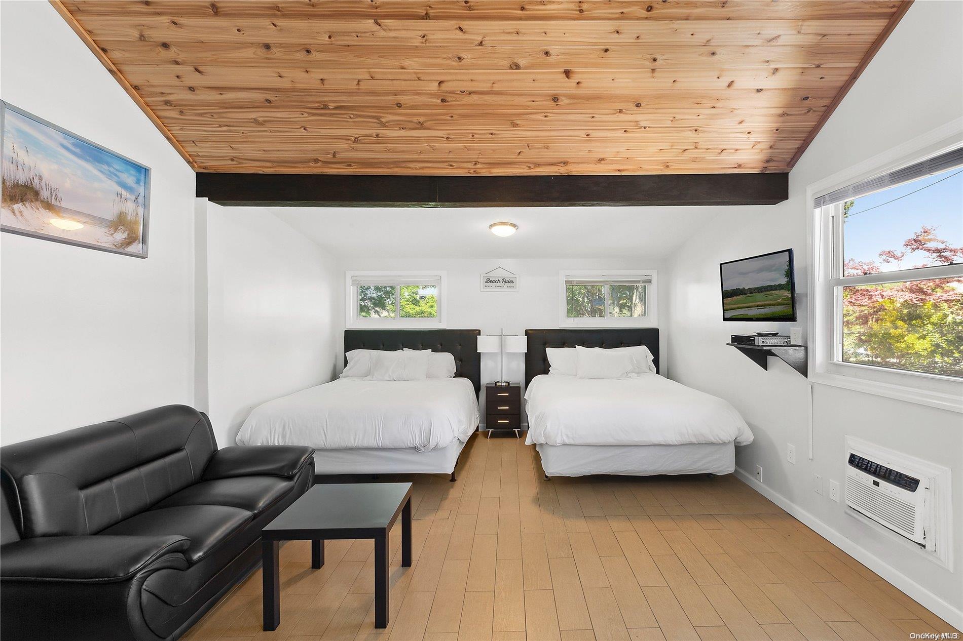 #14 photo, 72 Foster Avenue, サフォーク郡 Hampton Bays , NY 11946