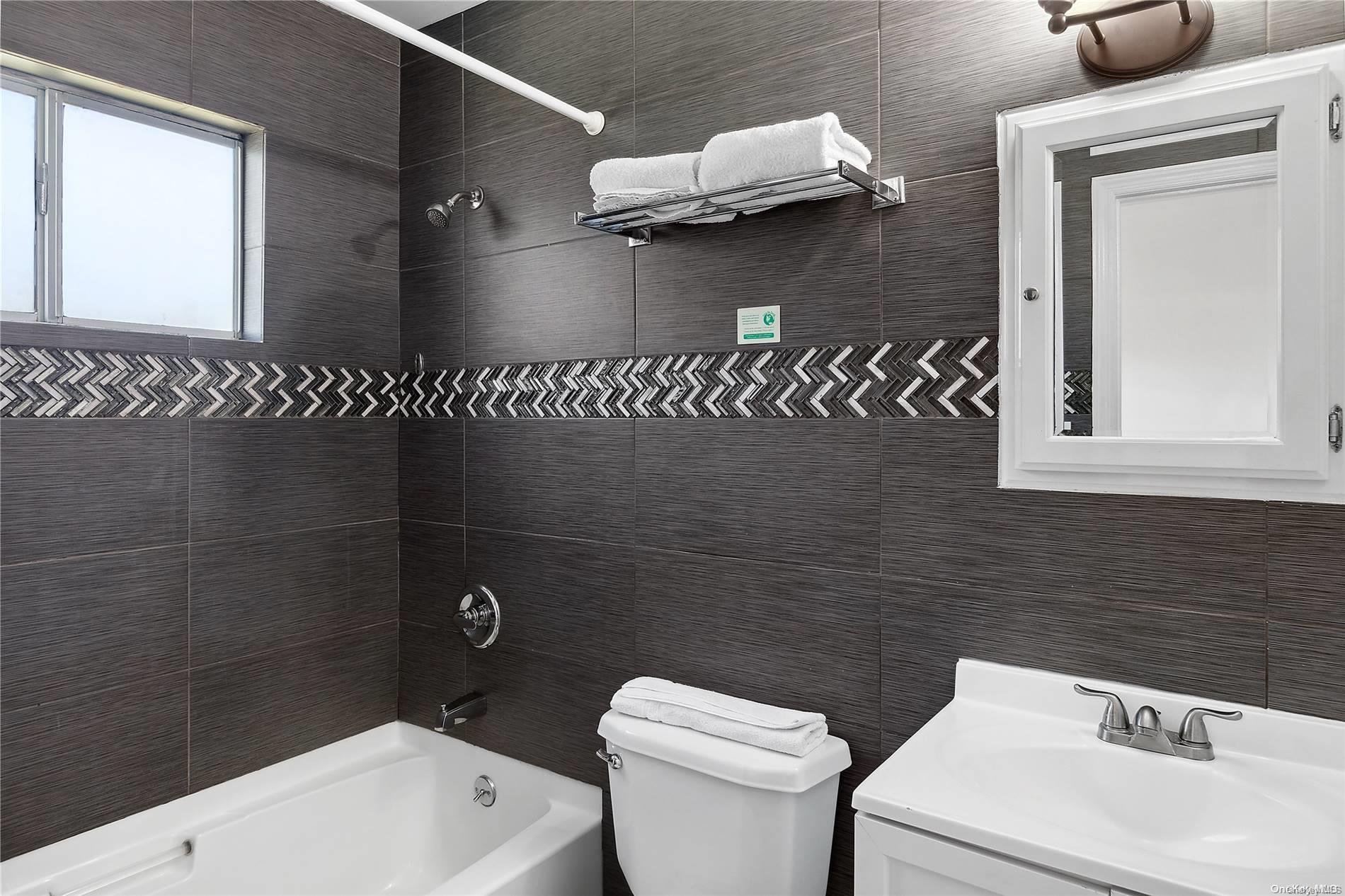 #16 photo, 72 Foster Avenue, サフォーク郡 Hampton Bays , NY 11946