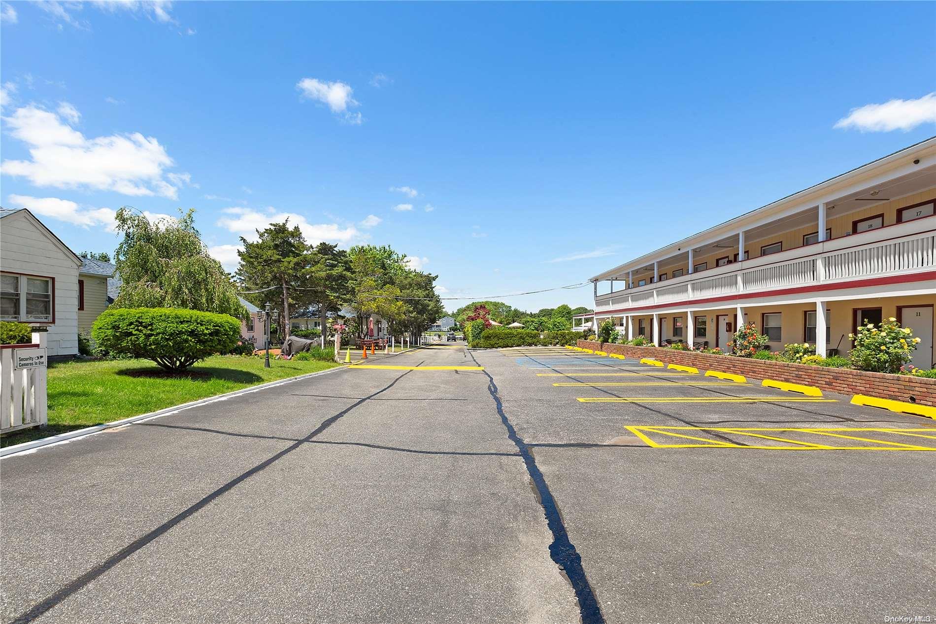 #17 photo, 72 Foster Avenue, サフォーク郡 Hampton Bays , NY 11946