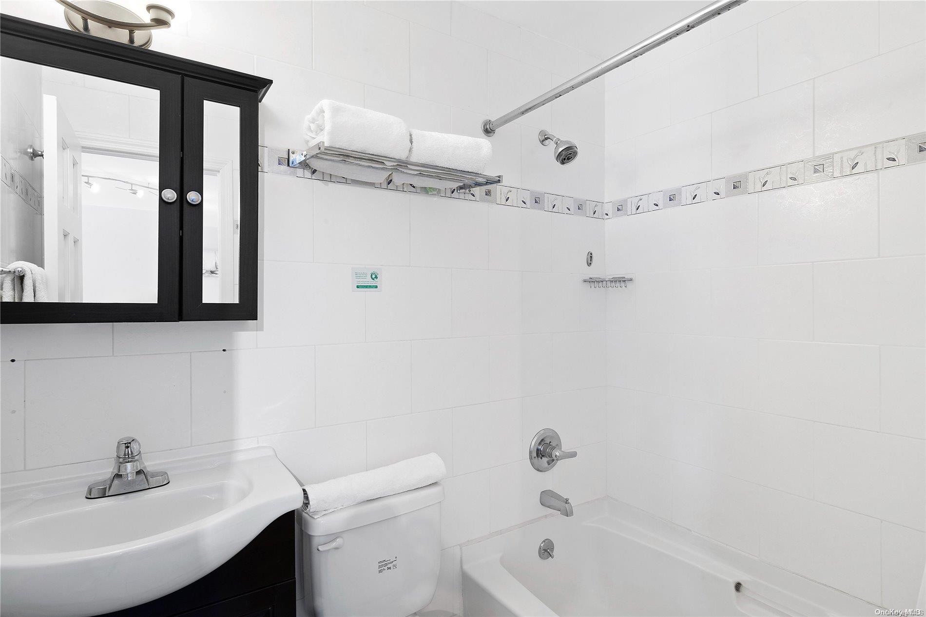 #19 photo, 72 Foster Avenue, サフォーク郡 Hampton Bays , NY 11946