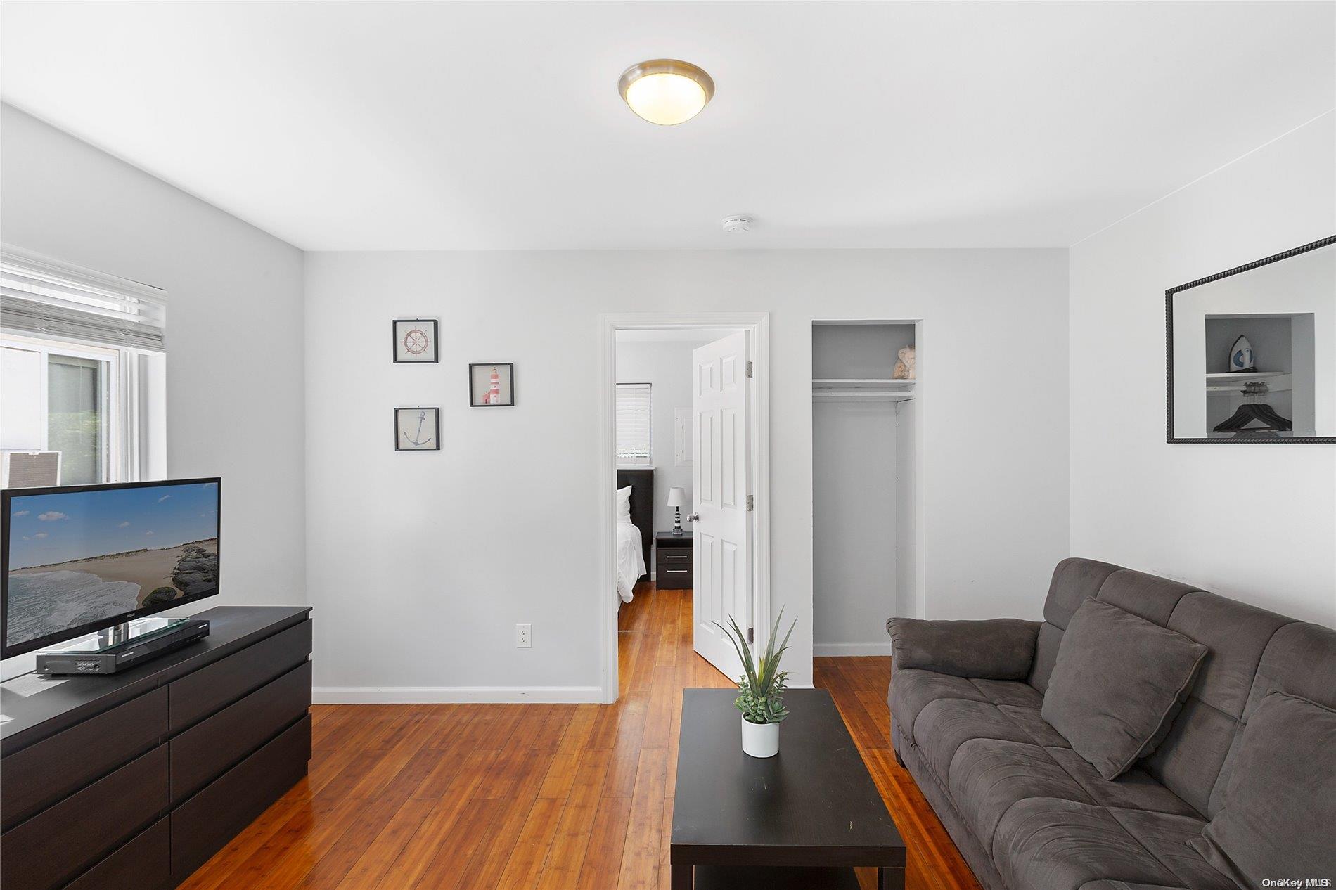 #20 photo, 72 Foster Avenue, サフォーク郡 Hampton Bays , NY 11946