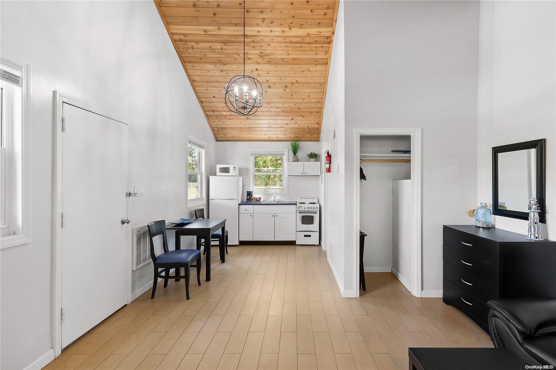 #8 photo, 72 Foster Avenue, サフォーク郡 Hampton Bays , NY 11946