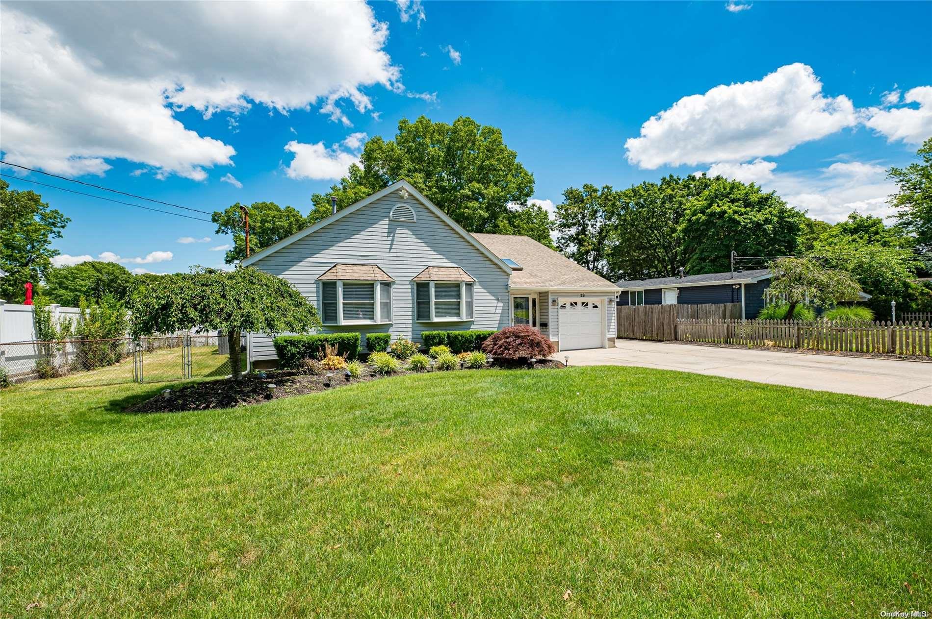 #1 photo, 29 Avenue D, Ronkonkoma , NY 11779