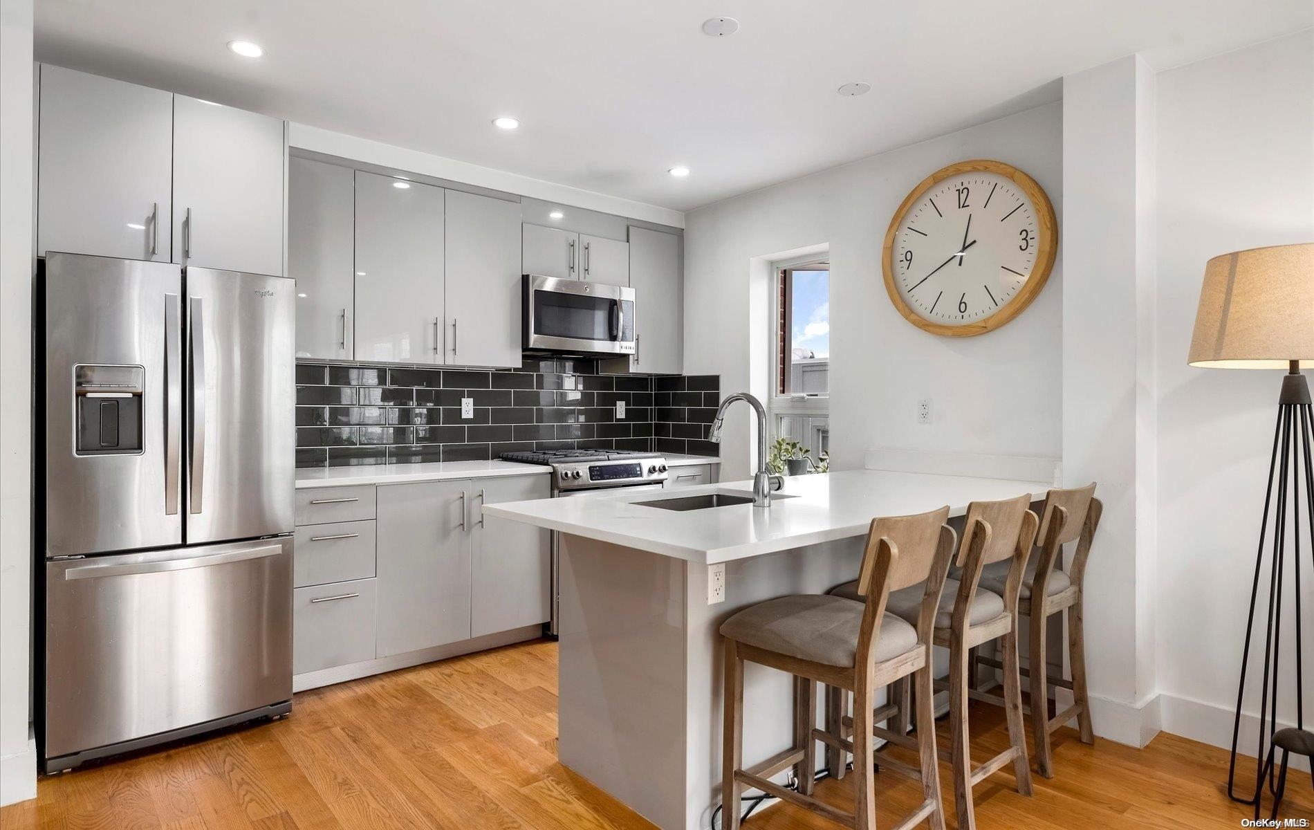 #1 photo, 63-34 Fresh Pond Road, Куинс ‖ Ridgewood , NY 11385