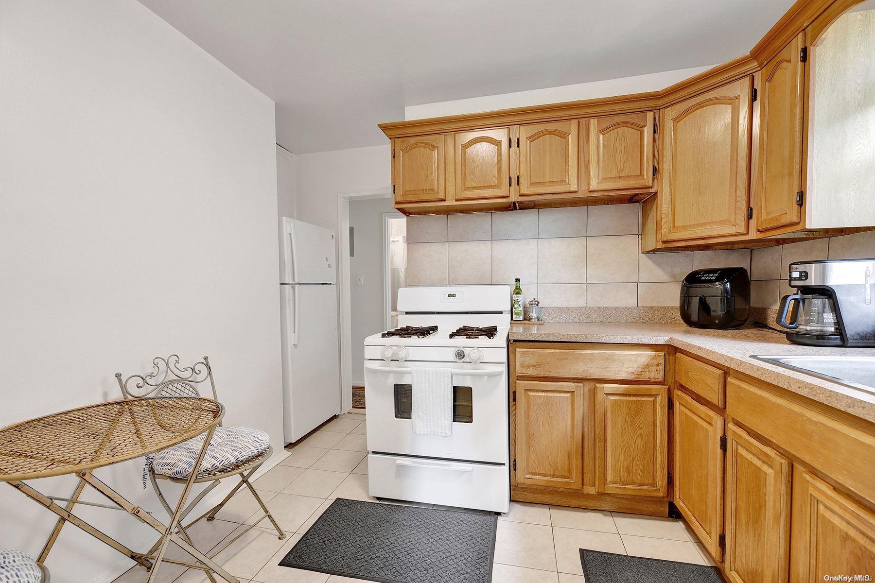 #10 photo, 1200 E 53, Brooklyn , NY 11234