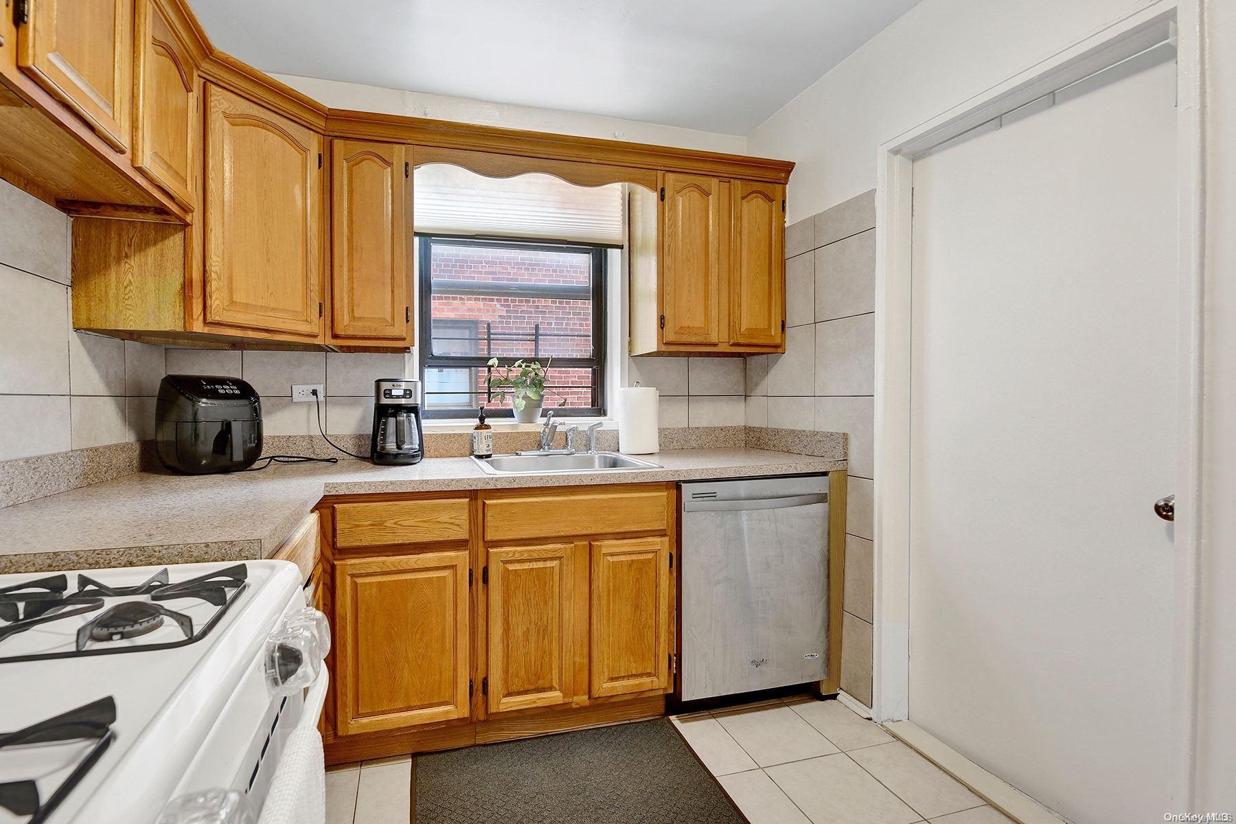 #11 photo, 1200 E 53, Brooklyn , NY 11234