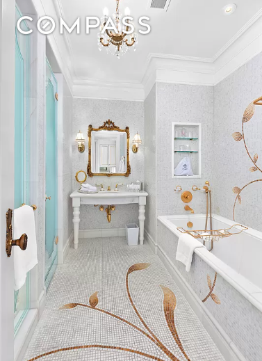 #4 photo, 1 Central Park S, マンハッタン Central Park South , NY 10019