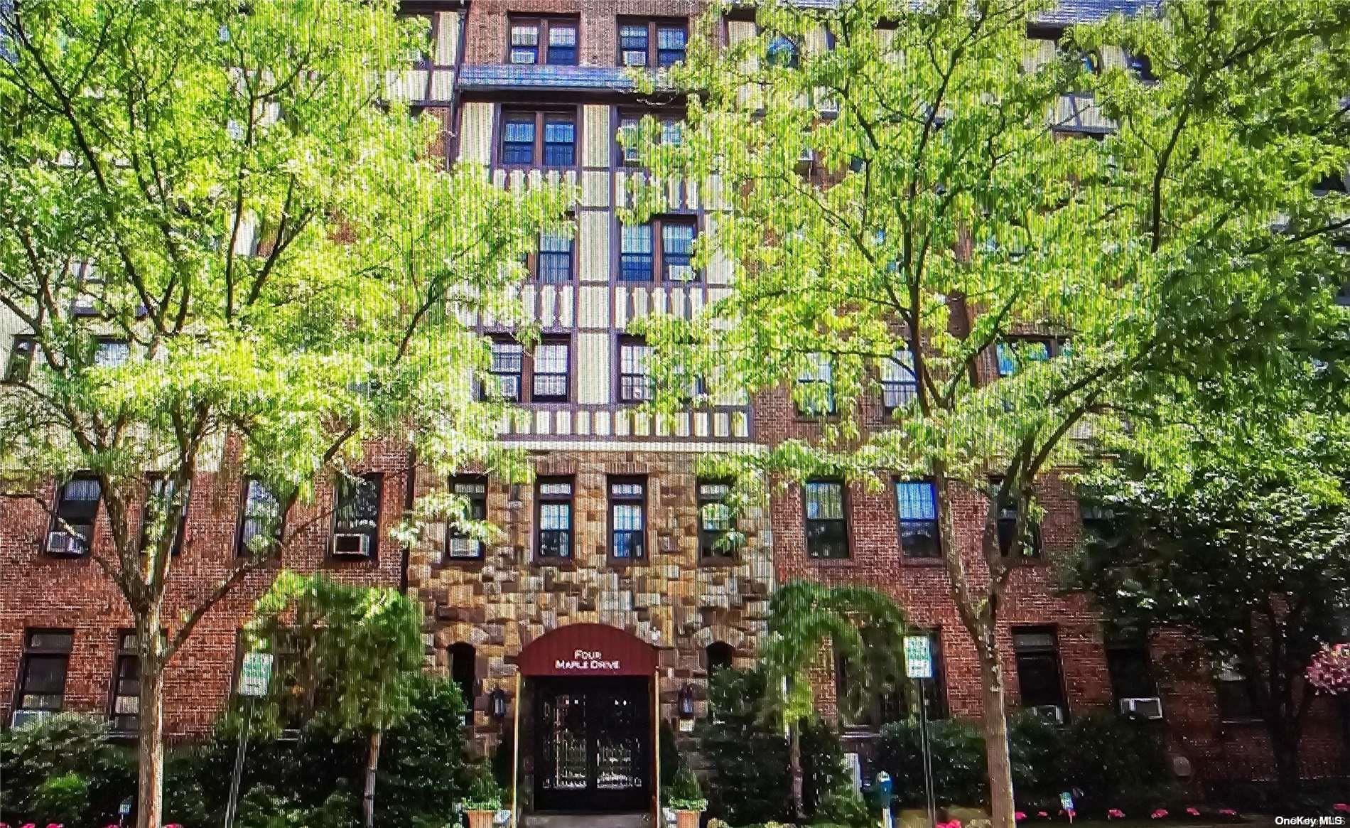 #1 photo, 4 Maple Drive, ناسو Great Neck , NY 11021