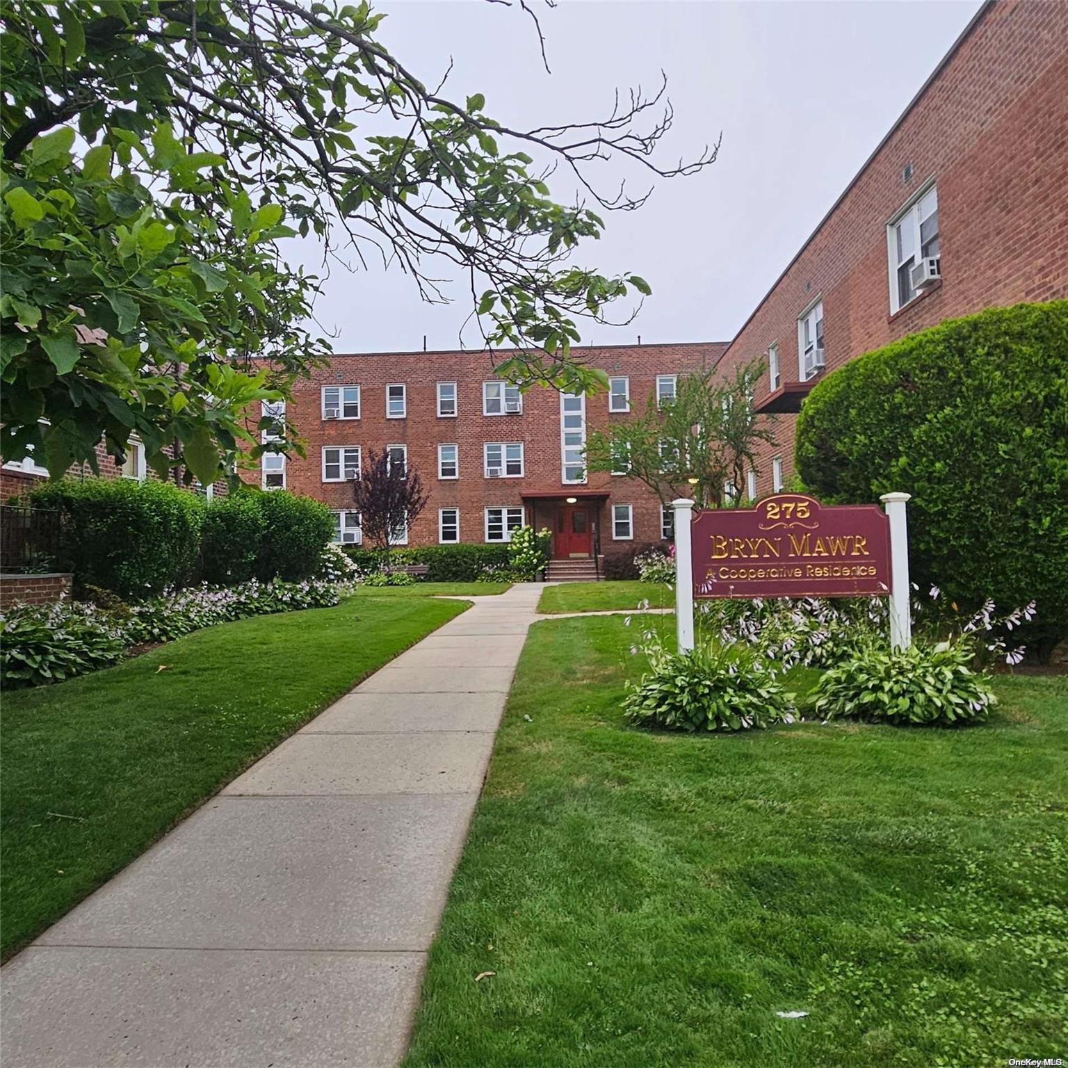 #1 photo, 275 Maple Avenue, ناسو Rockville Centre , NY 11570