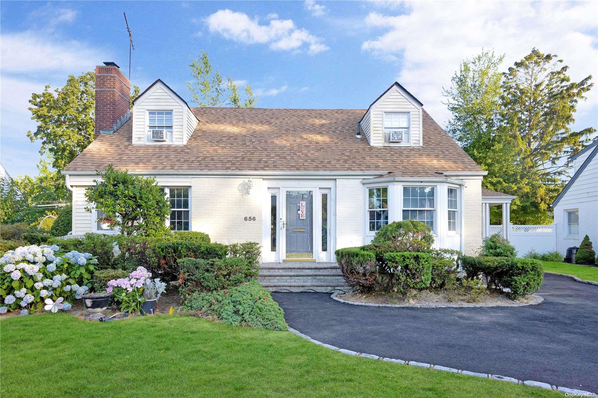 #1 photo, 656 Lakeview Avenue, Rockville Centre , NY 11570