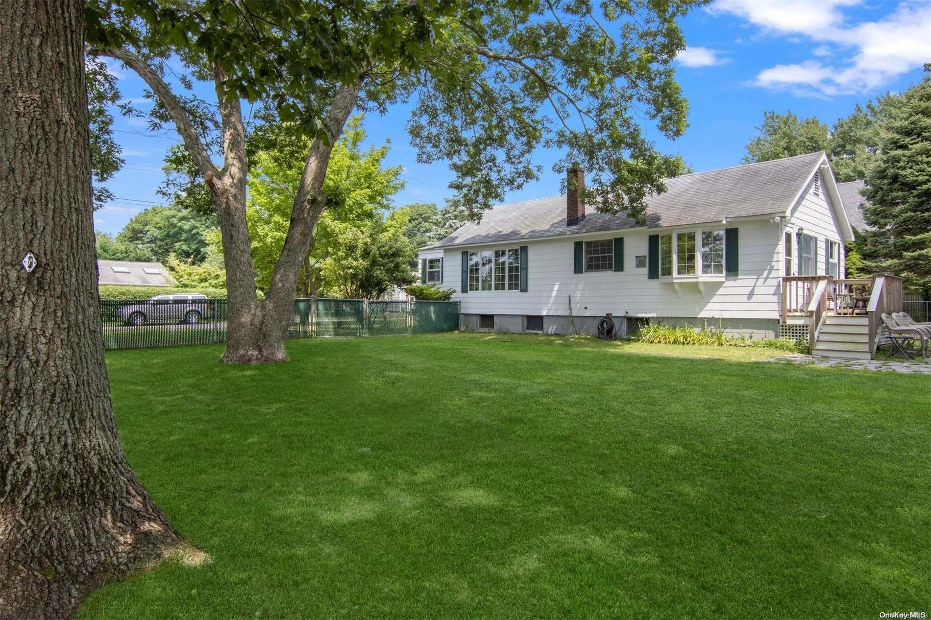 #1 photo, 22 Wesley Street, サフォーク郡 Center Moriches , NY 11934