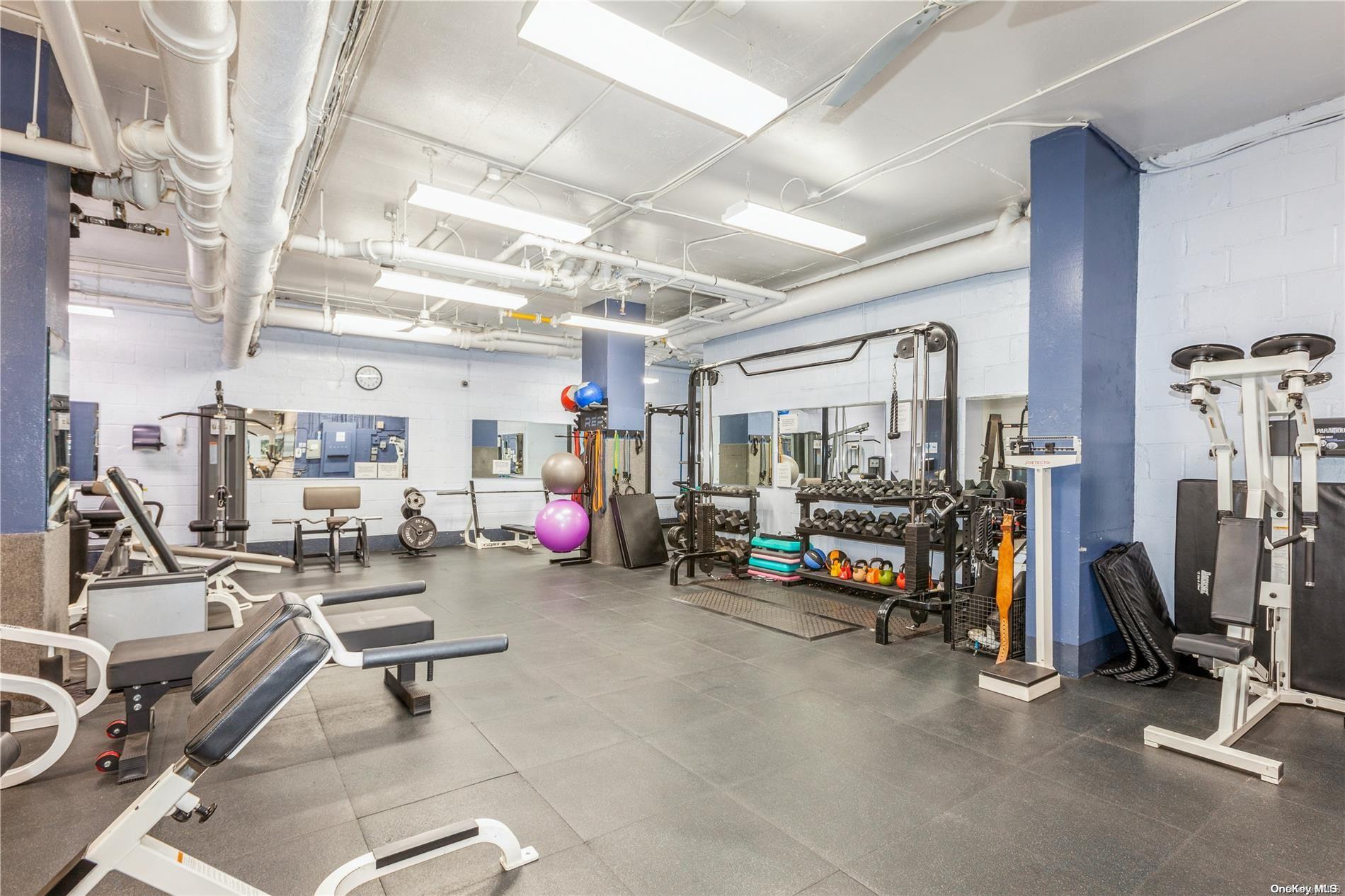 #19 photo, 70-25 Yellowstone Boulevard, クイーンズ区 Forest Hills , NY 11375