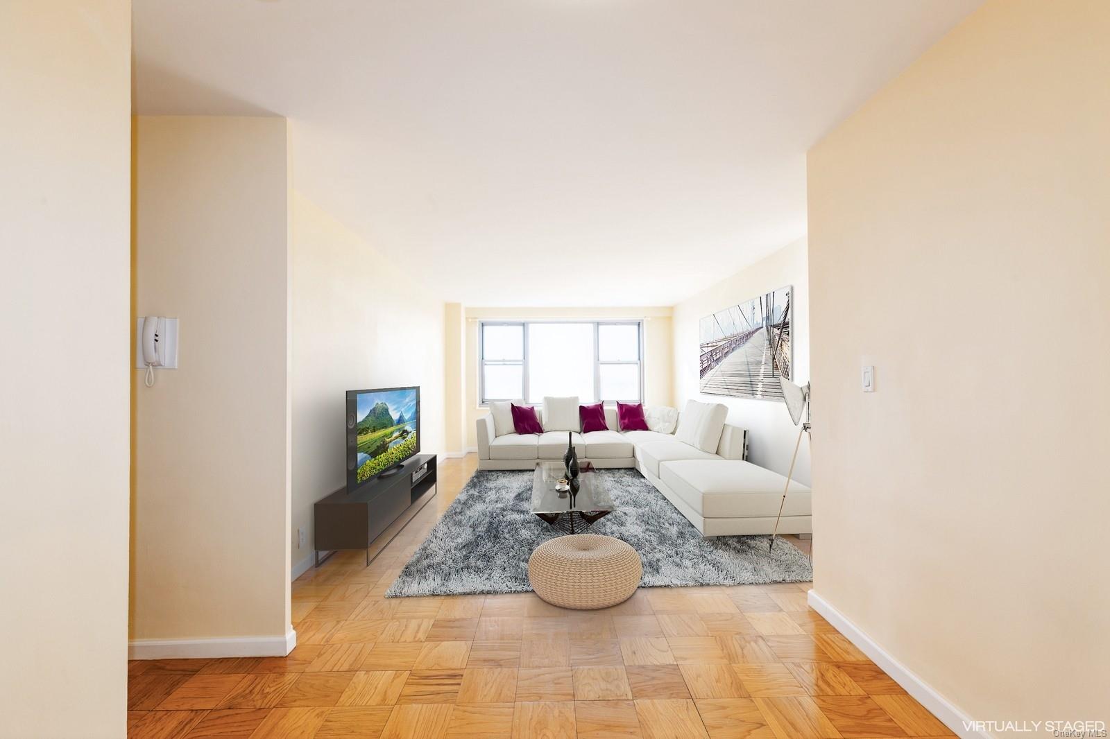 #3 photo, 70-25 Yellowstone Boulevard, クイーンズ区 Forest Hills , NY 11375