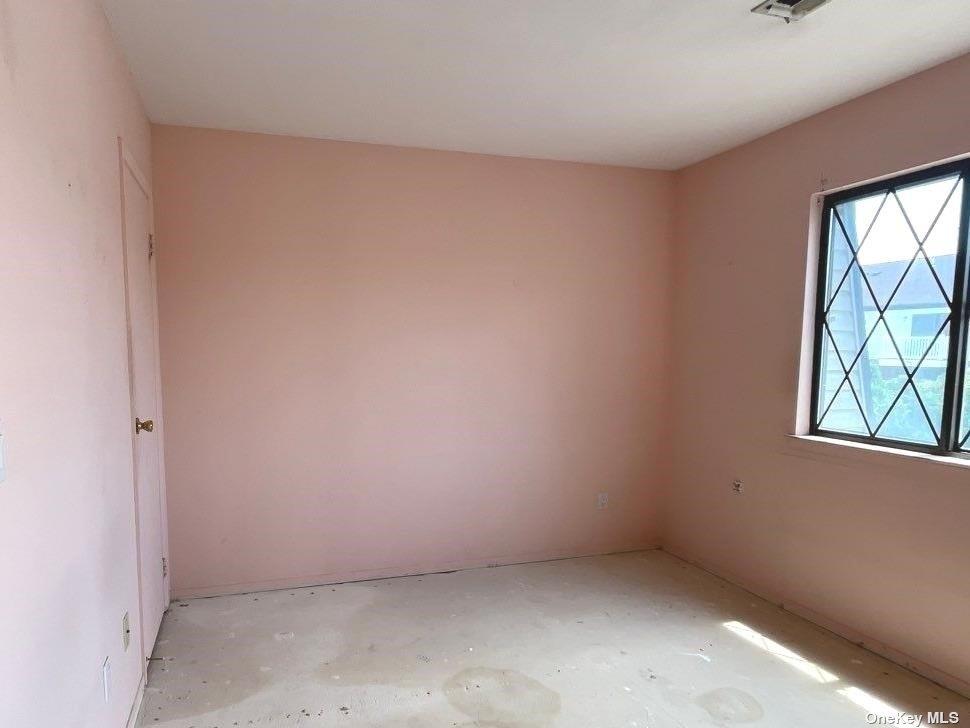 #7 photo, 92 Cambridge Drive, Copiague , NY 11726