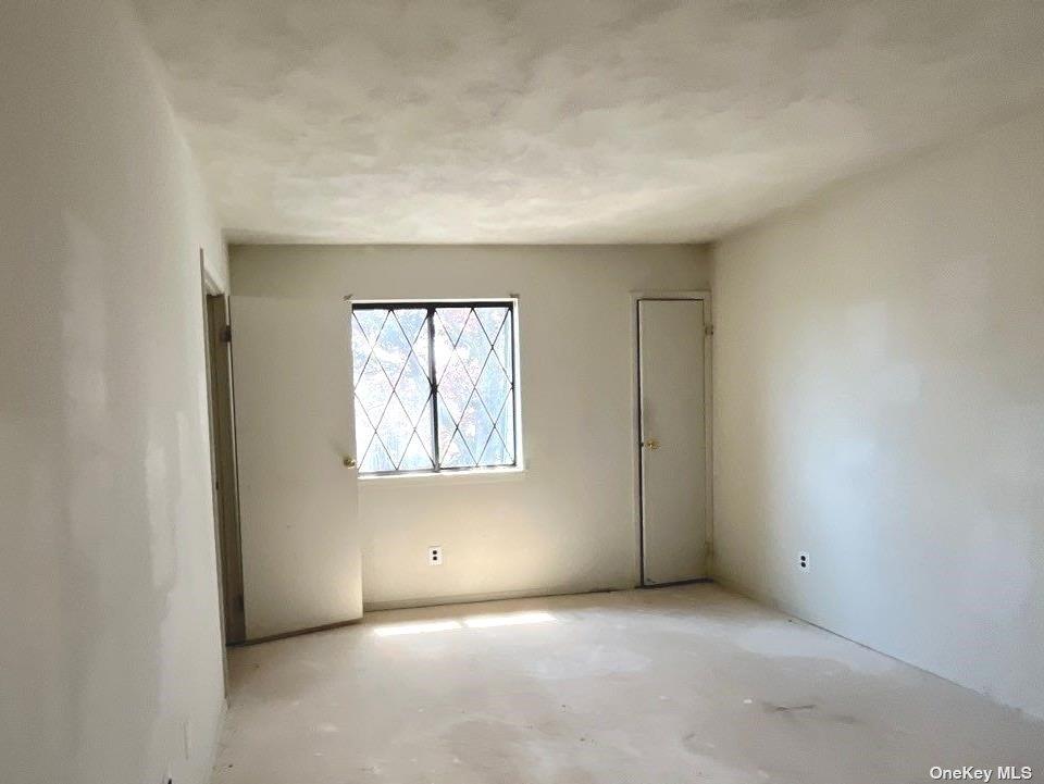 #9 photo, 92 Cambridge Drive, Copiague , NY 11726