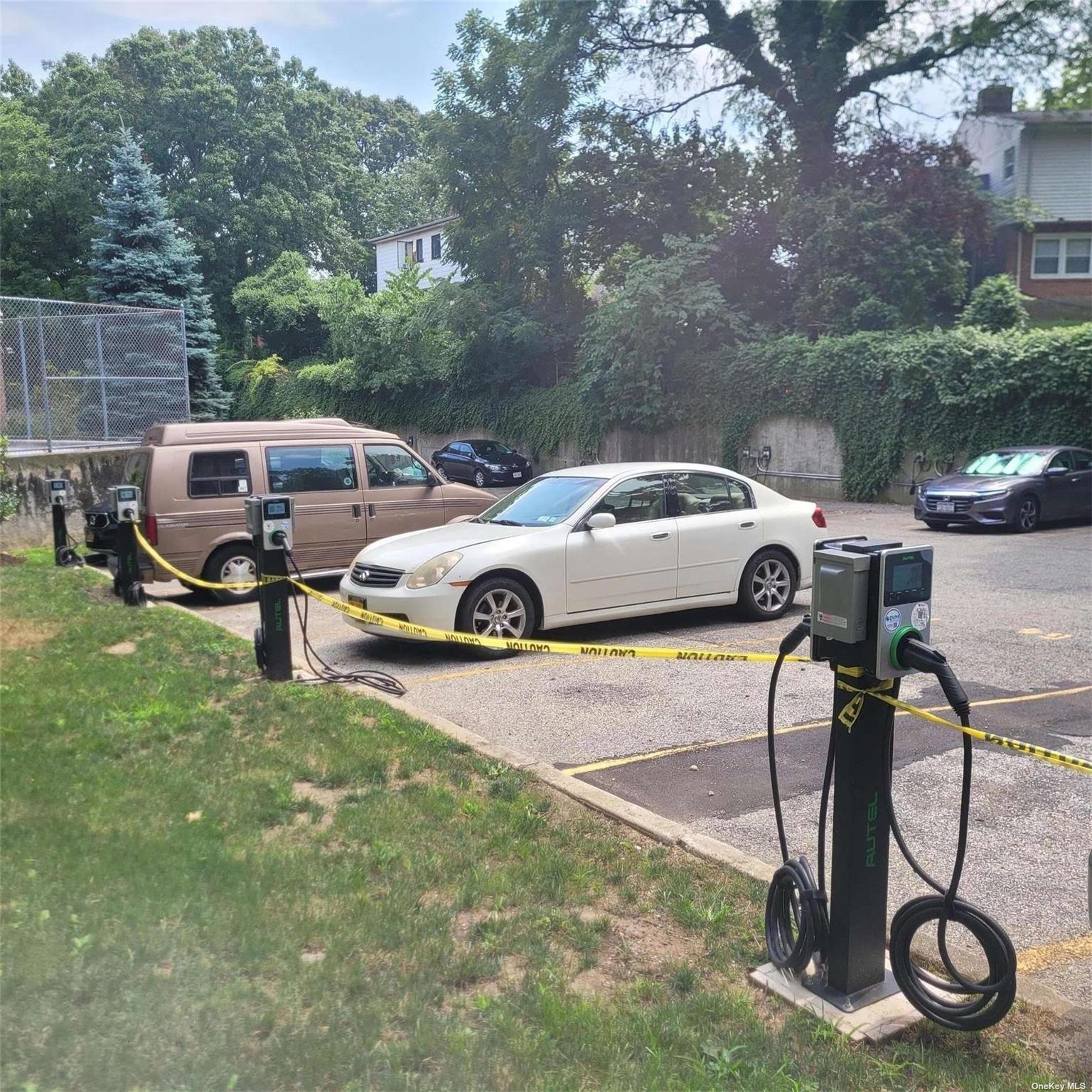 #2 photo, 86-70 Francis Lewis Boulevard, クイーンズ区 Holliswood , NY 11423