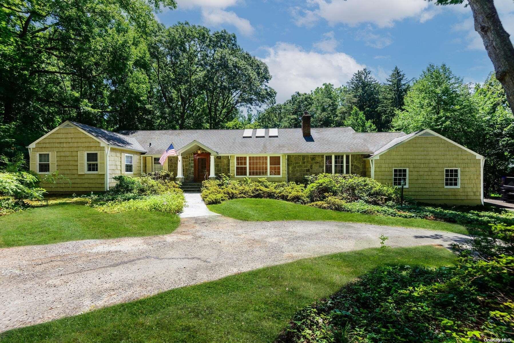 #1 photo, Meudon Drive, Locust Valley , NY 11560