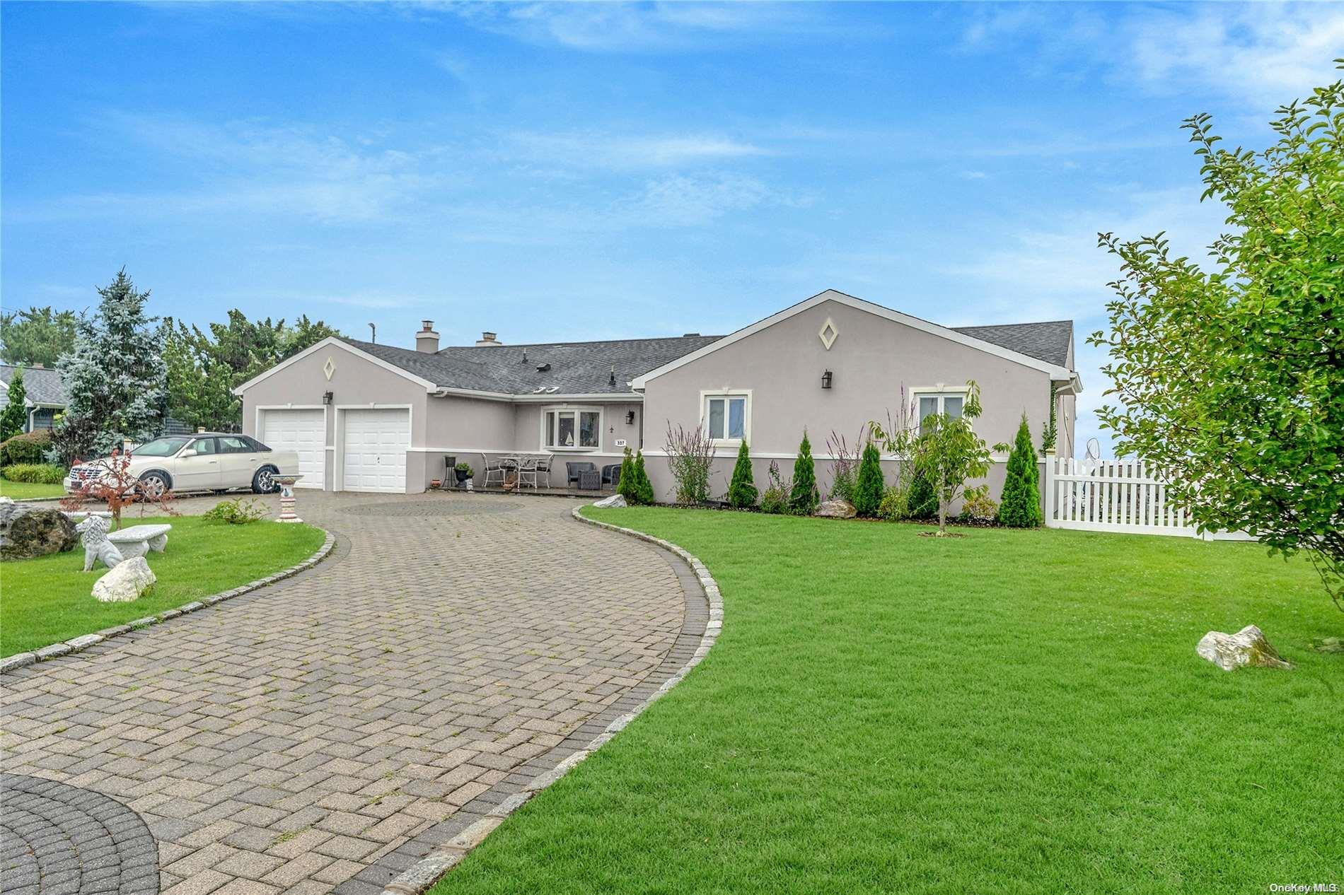 #1 photo, 337 Grand Central Avenue, سوفولك Amityville , NY 11701