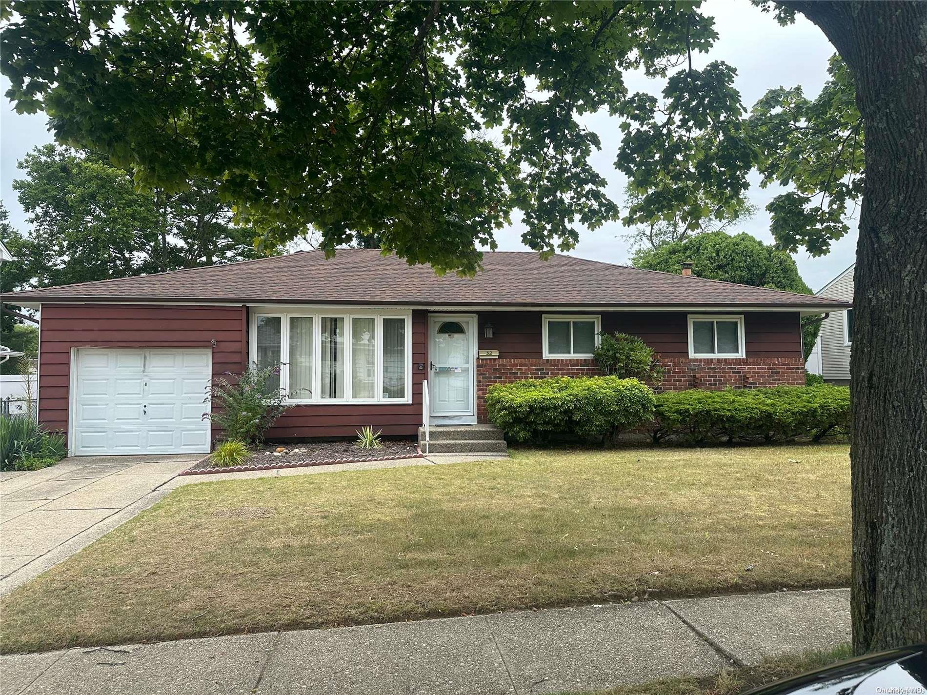 #1 photo, 32 Manetto Drive, ナッソー郡 Plainview , NY 11803