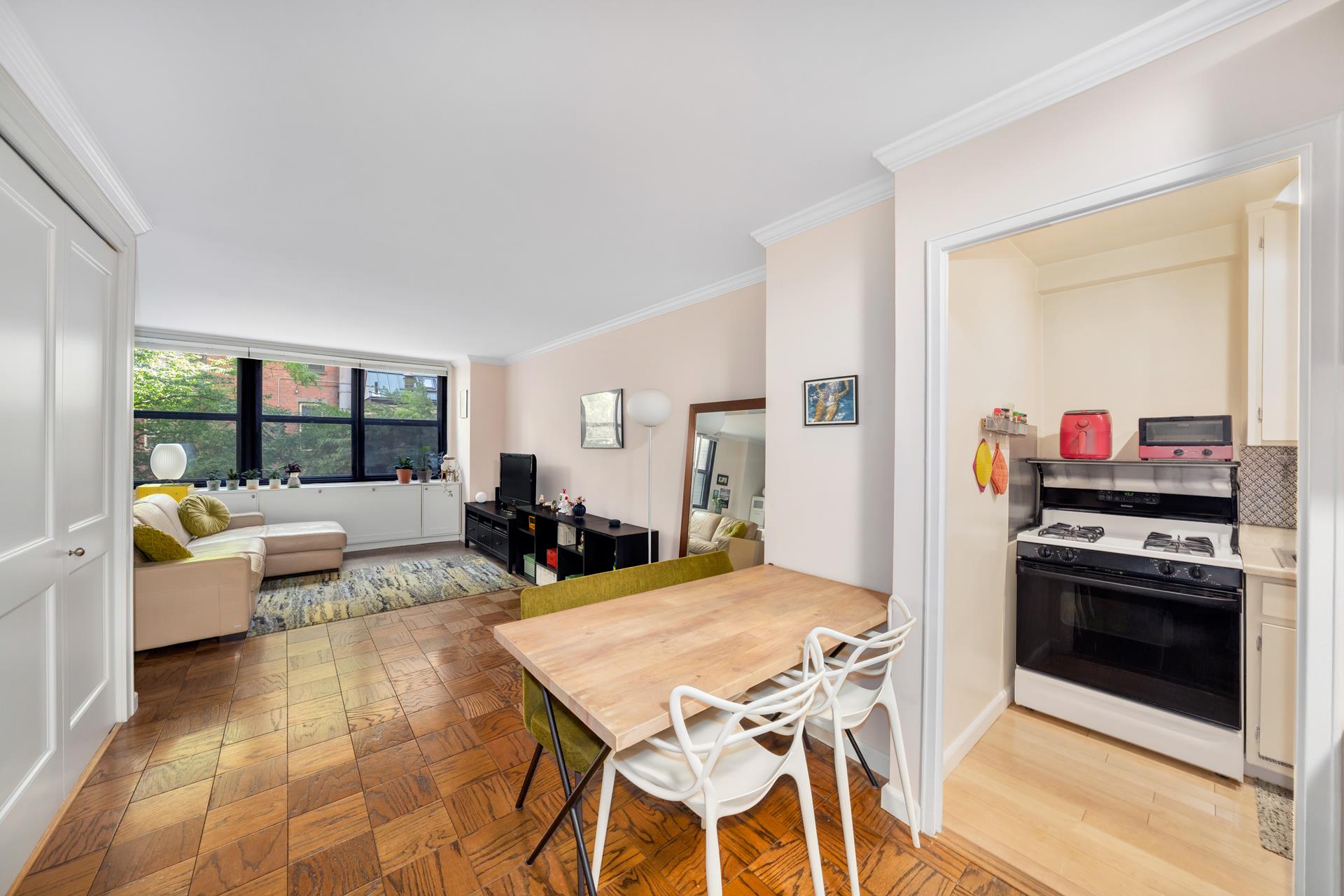 #1 photo, 130 E 18TH Street, Gramercy Park , NY 10003