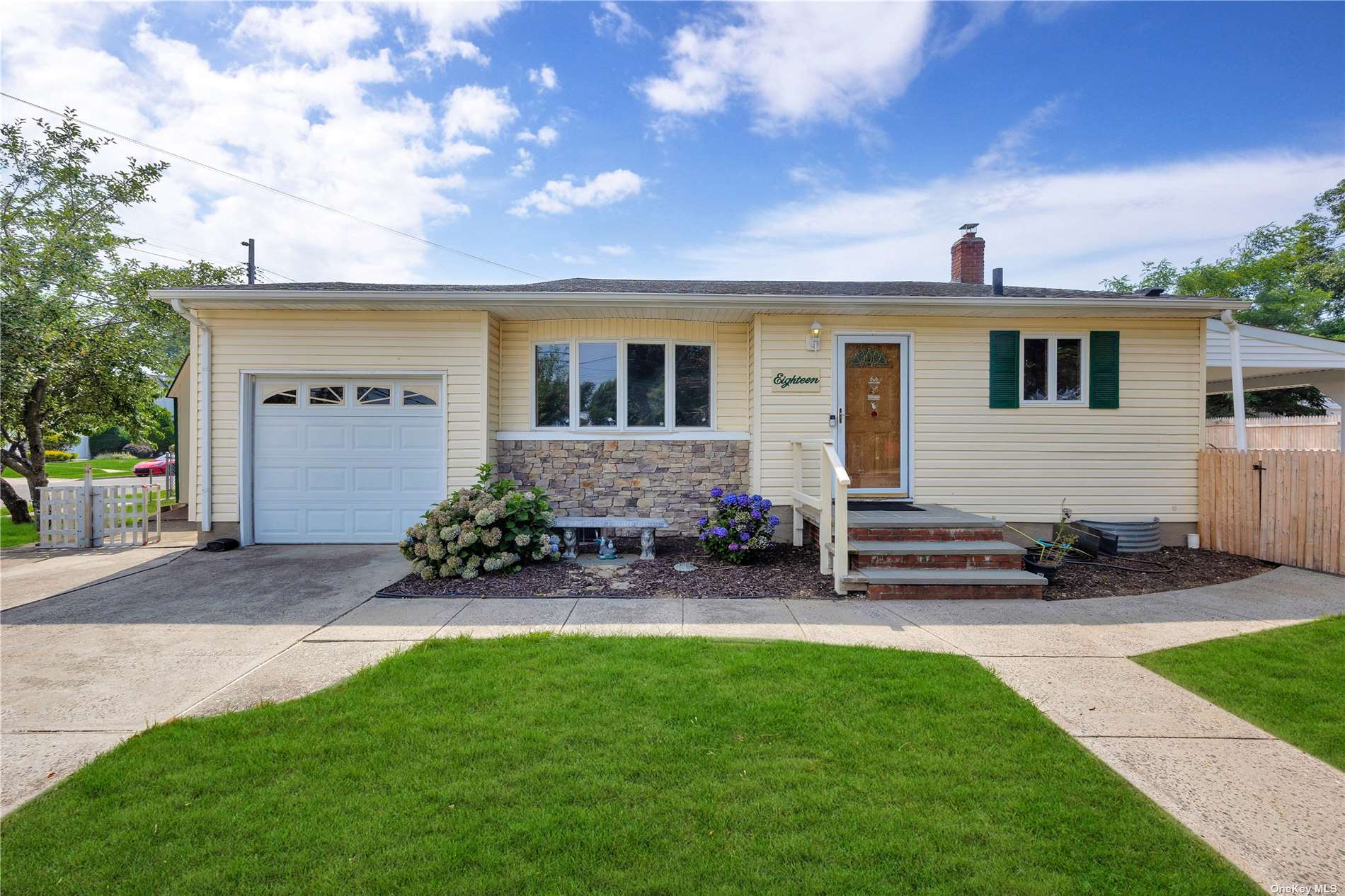 #1 photo, 18 Kent Street, 长岛 Farmingdale , NY 11735