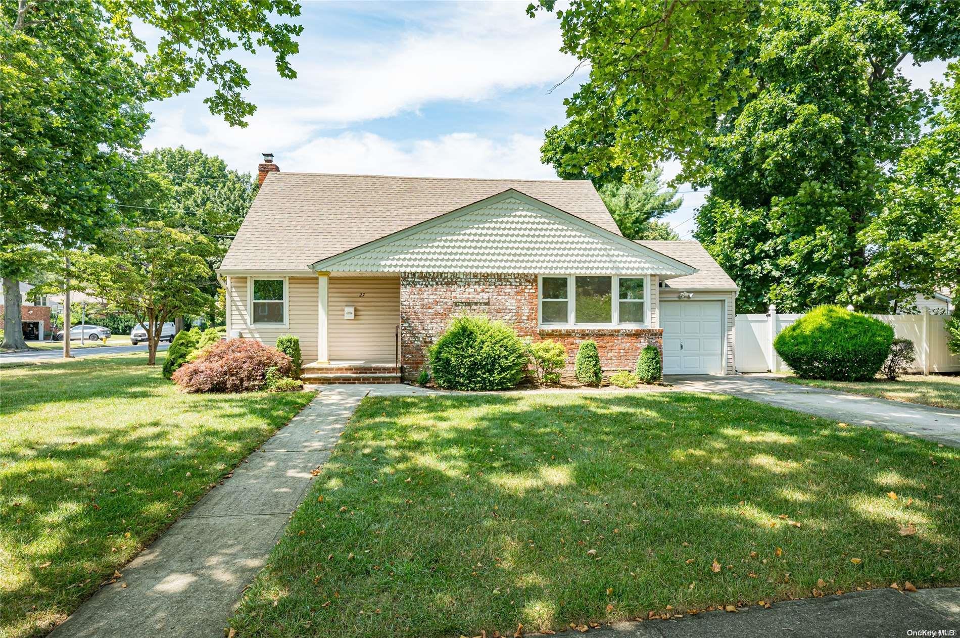 #1 photo, 27 Ash Street, ナッソー郡 Westbury , NY 11590