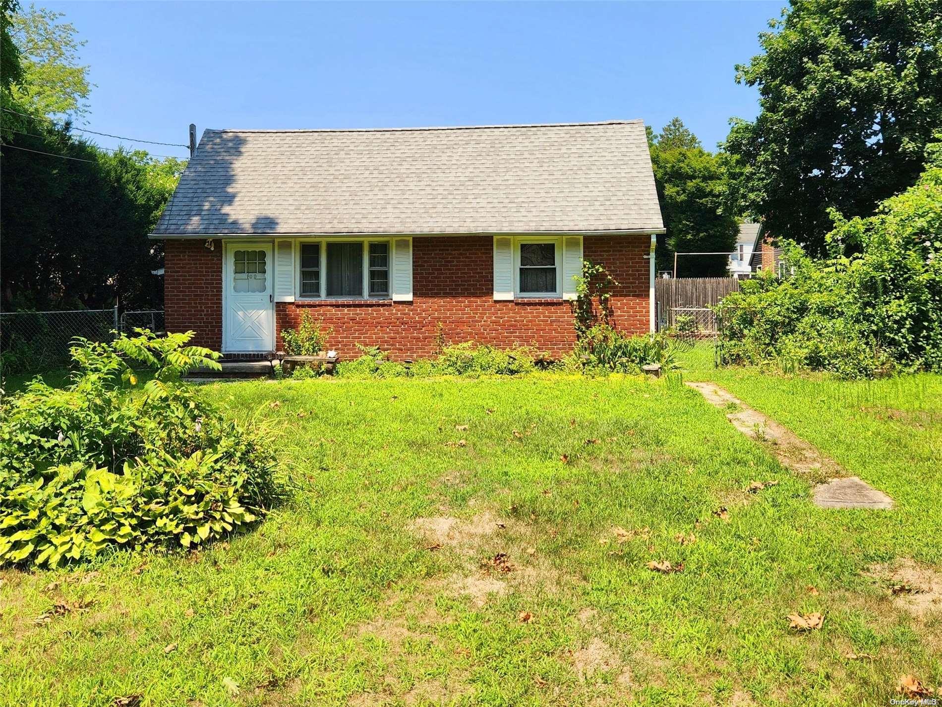 #1 photo, 100 E 12th Street, Huntington Station , NY 11746