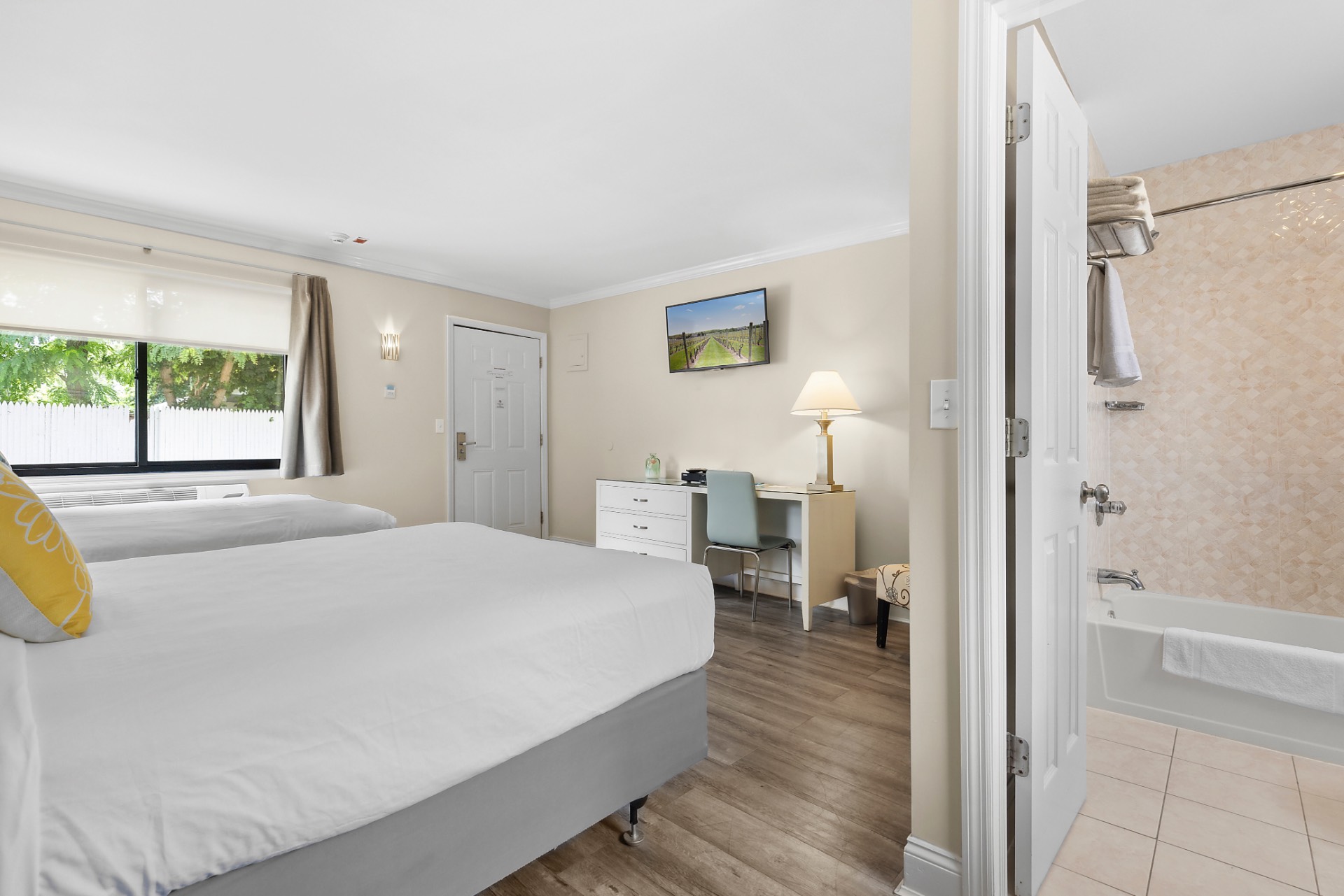 #16 photo, 53 West Tiana Road, サフォーク郡 Hampton Bays , NY 11946