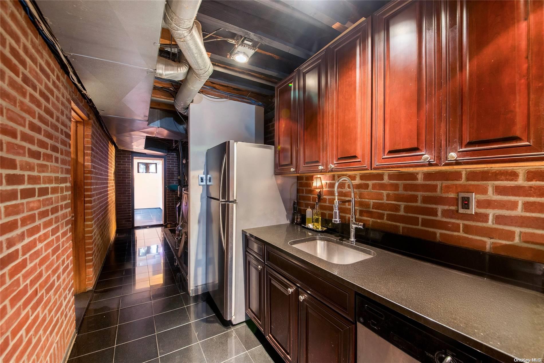 #10 photo, 772 42nd Street, 布鲁克林 Brooklyn , NY 11232