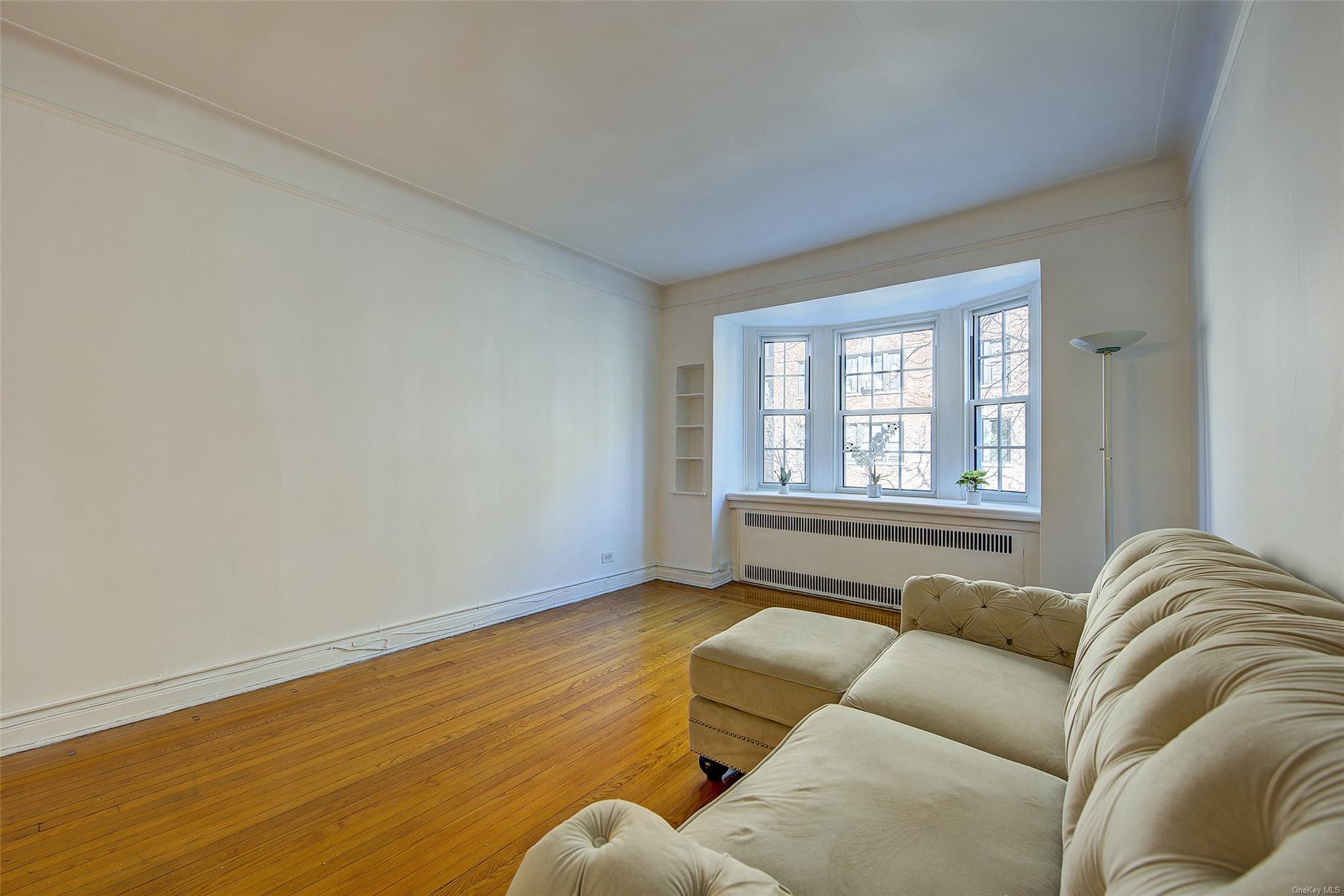 #11 photo, 77-12 35 Avenue, クイーンズ区 Jackson Heights , NY 11372