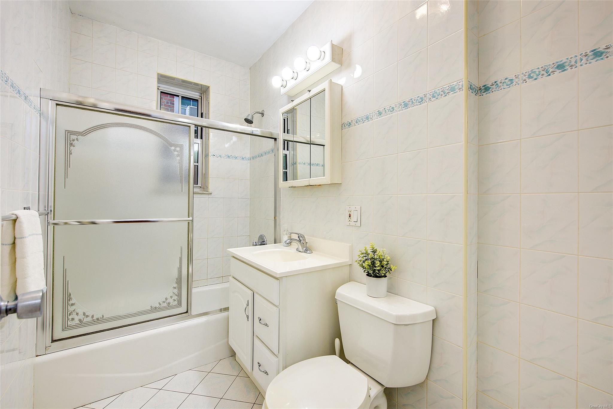 #17 photo, 77-12 35 Avenue, クイーンズ区 Jackson Heights , NY 11372