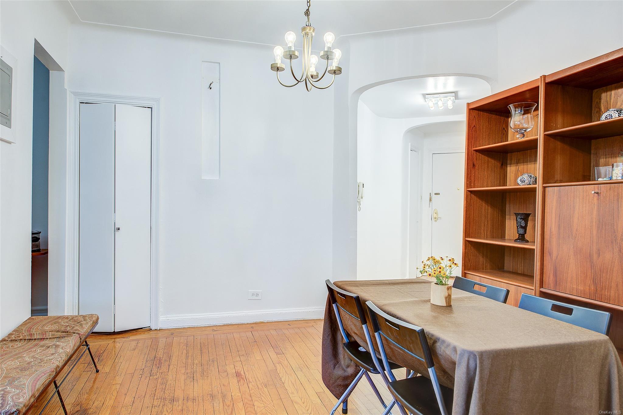 #9 photo, 77-12 35 Avenue, クイーンズ区 Jackson Heights , NY 11372