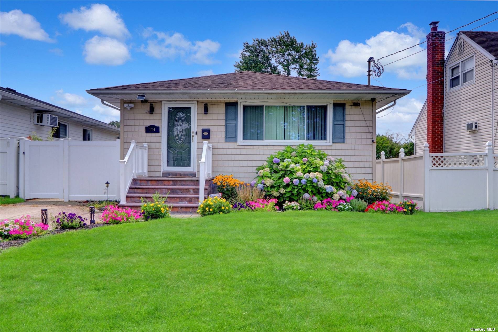 #1 photo, 174 Prairie Drive, サフォーク郡 North Babylon , NY 11703