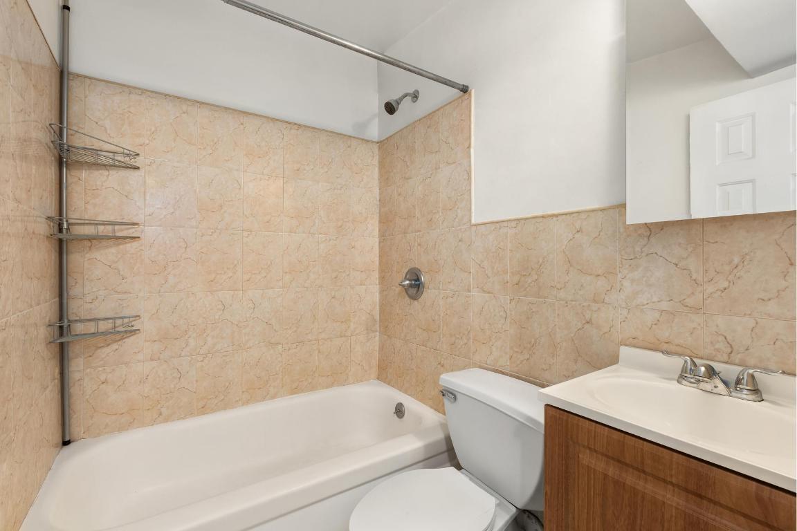 #6 photo, 222 1ST Avenue, マンハッタン East Village , NY 10009