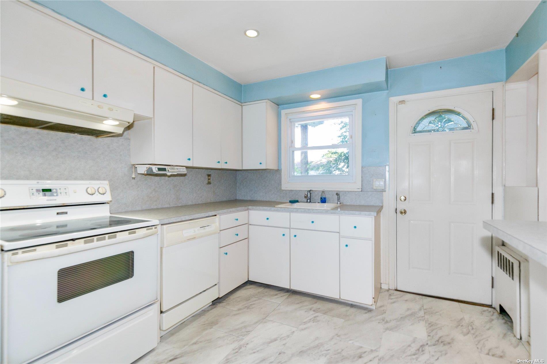 #18 photo, 561 Woodbury Road, Plainview , NY 11803