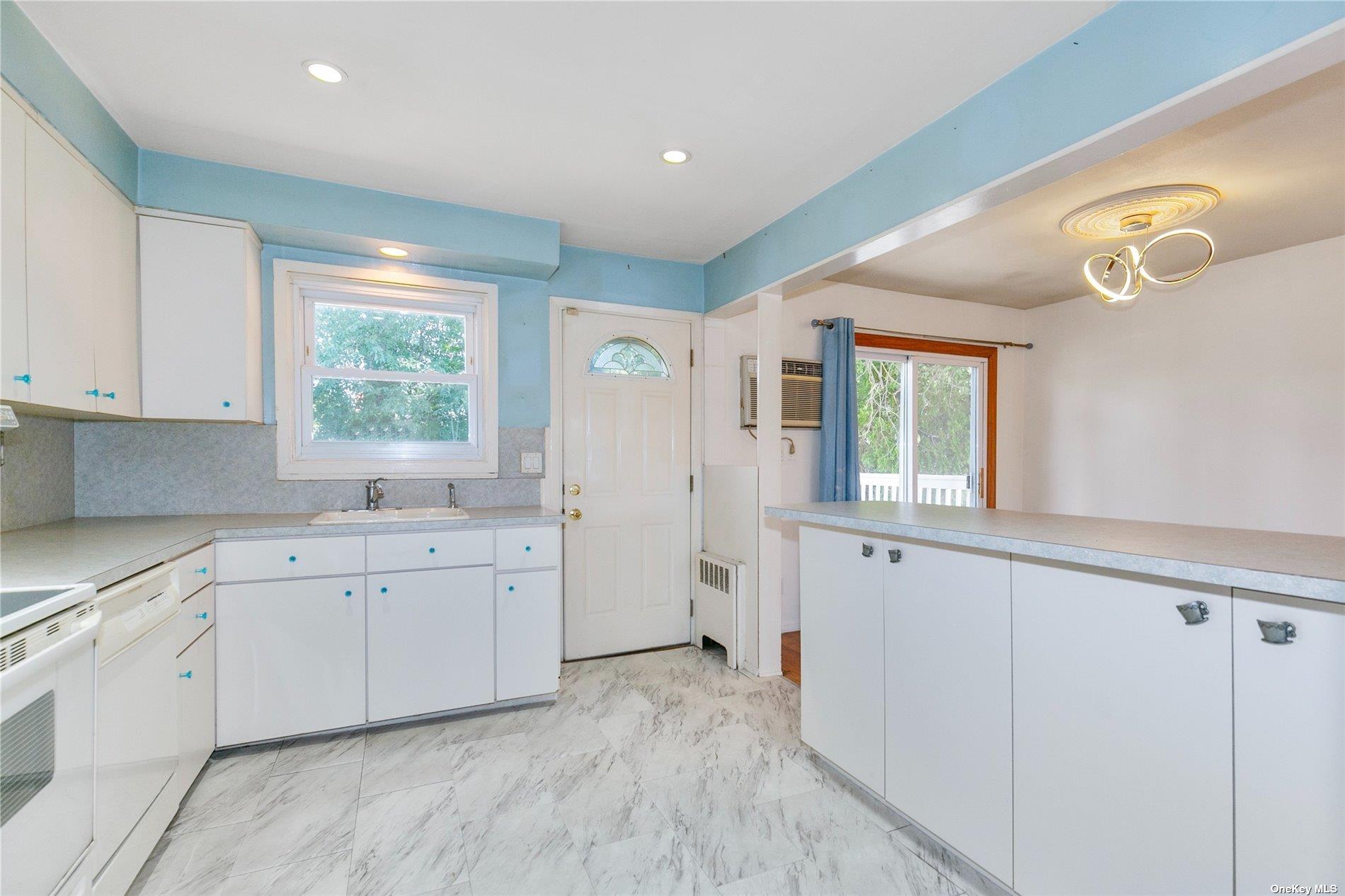 #5 photo, 561 Woodbury Road, Plainview , NY 11803