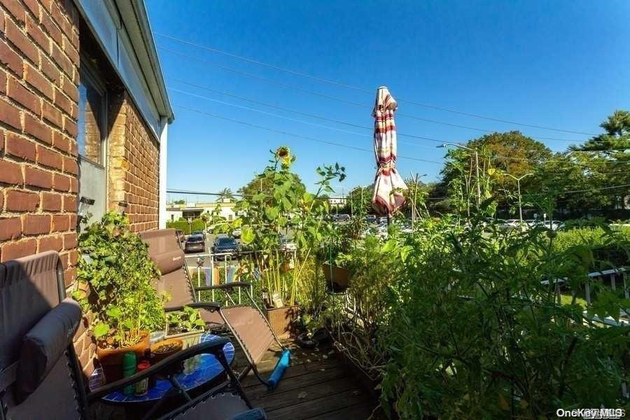 #19 photo, 1213 E Broadway, Hewlett , NY 11557