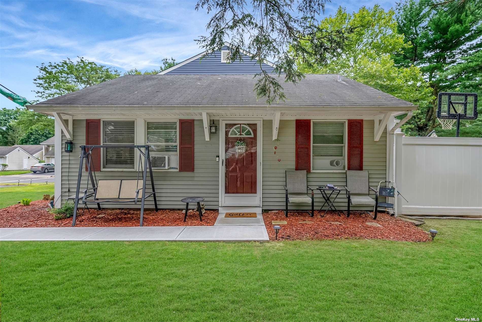 #1 photo, 2 Petersburg, サフォーク郡 Coram , NY 11727