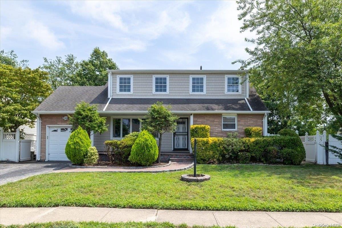 #1 photo, 19 Camp Road, ナッソー郡 Massapequa , NY 11758