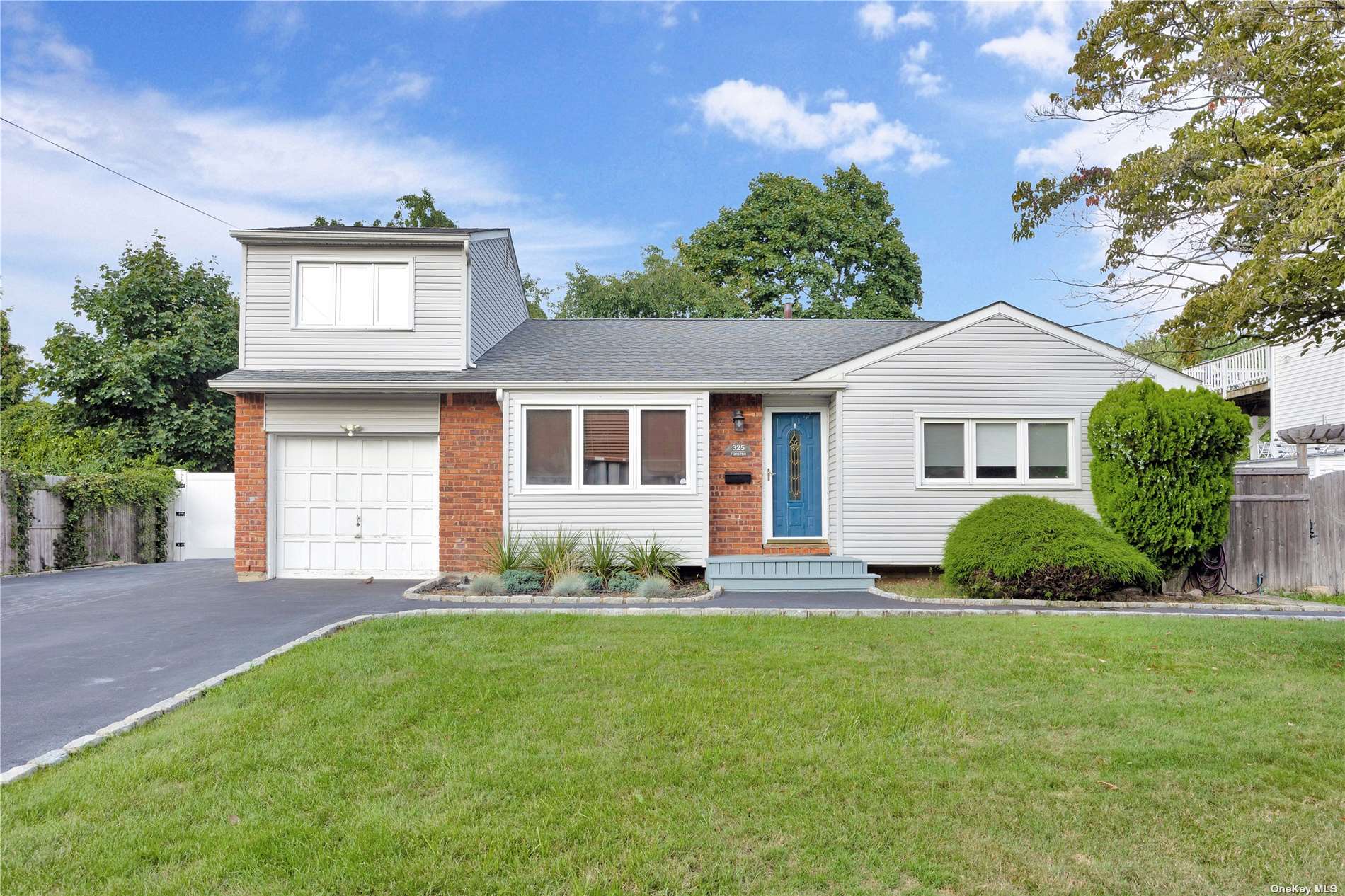 #1 photo, 325 W 24th Street, Deer Park , NY 11729