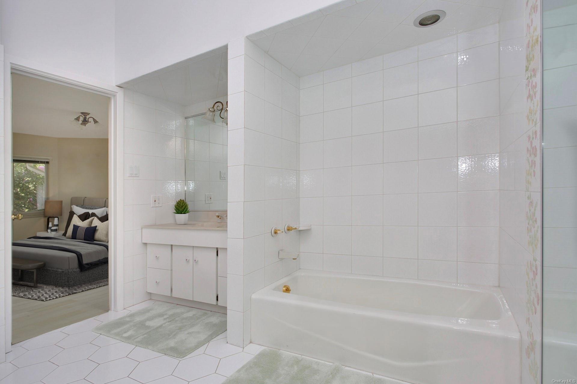 #19 photo, 115 S Saxon Avenue, サフォーク郡 Bay Shore , NY 11706