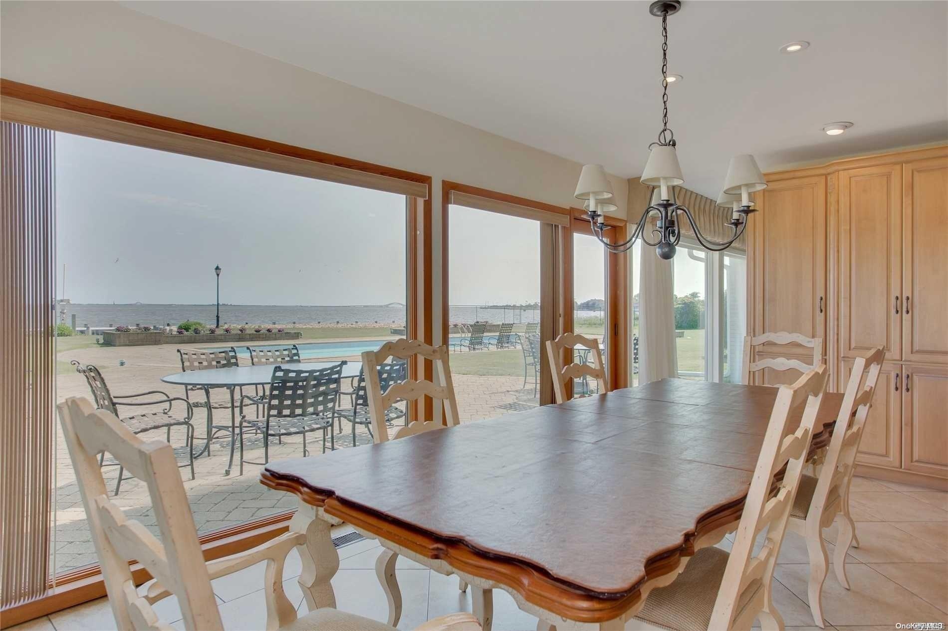 #8 photo, 115 S Saxon Avenue, サフォーク郡 Bay Shore , NY 11706