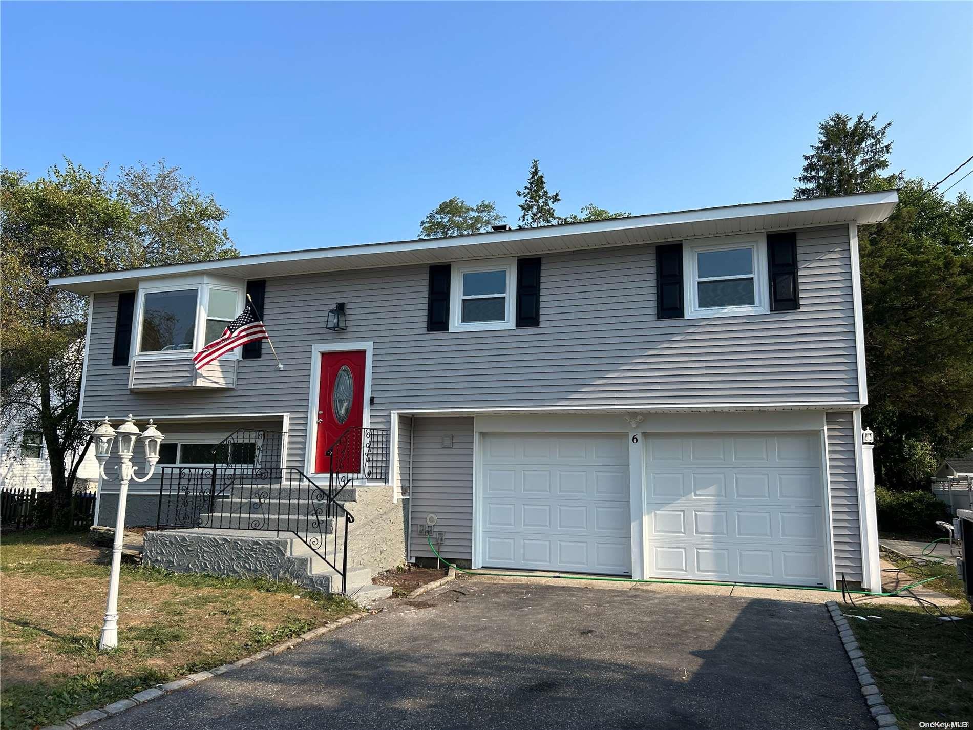 #1 photo, 6 Sutton Place, सफ़ोक काउंटी Ronkonkoma , NY 11779